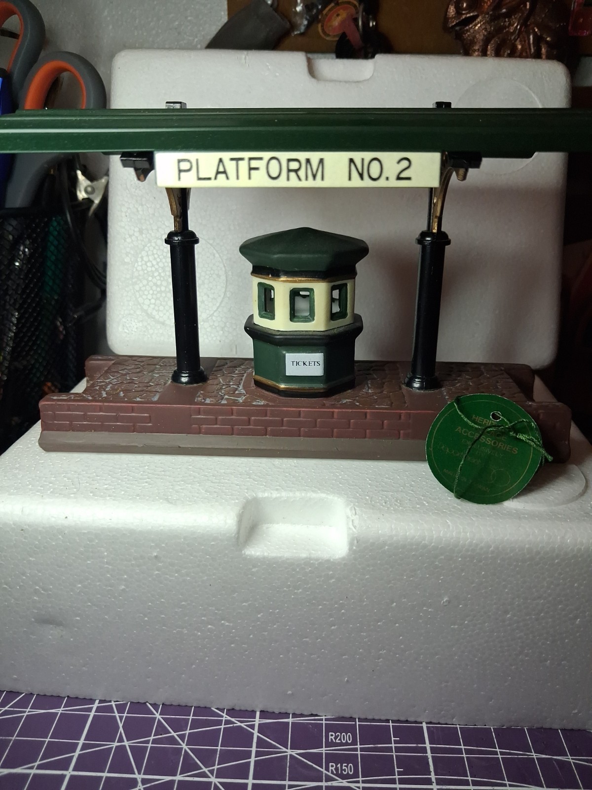 Dept 56 “Victoria Station Train Platform” Heritage Village #5575-1 NIB