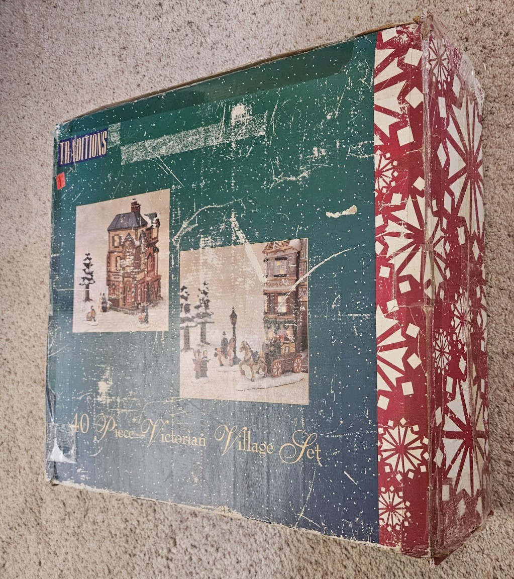 1994 TRADITIONS 40 Piece Christmas Victorian Village Set – Lighted – No Chips
