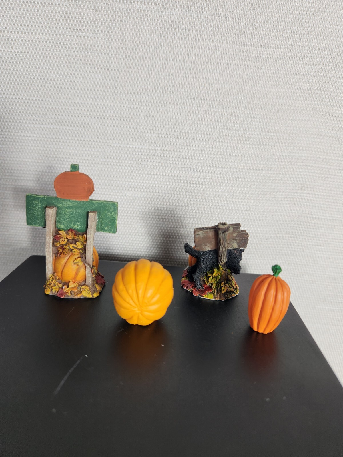 Dept 56 Halloween Scenery Accessories 4 Pieces Signs Pumpkins Cat Bat 53165 2004
