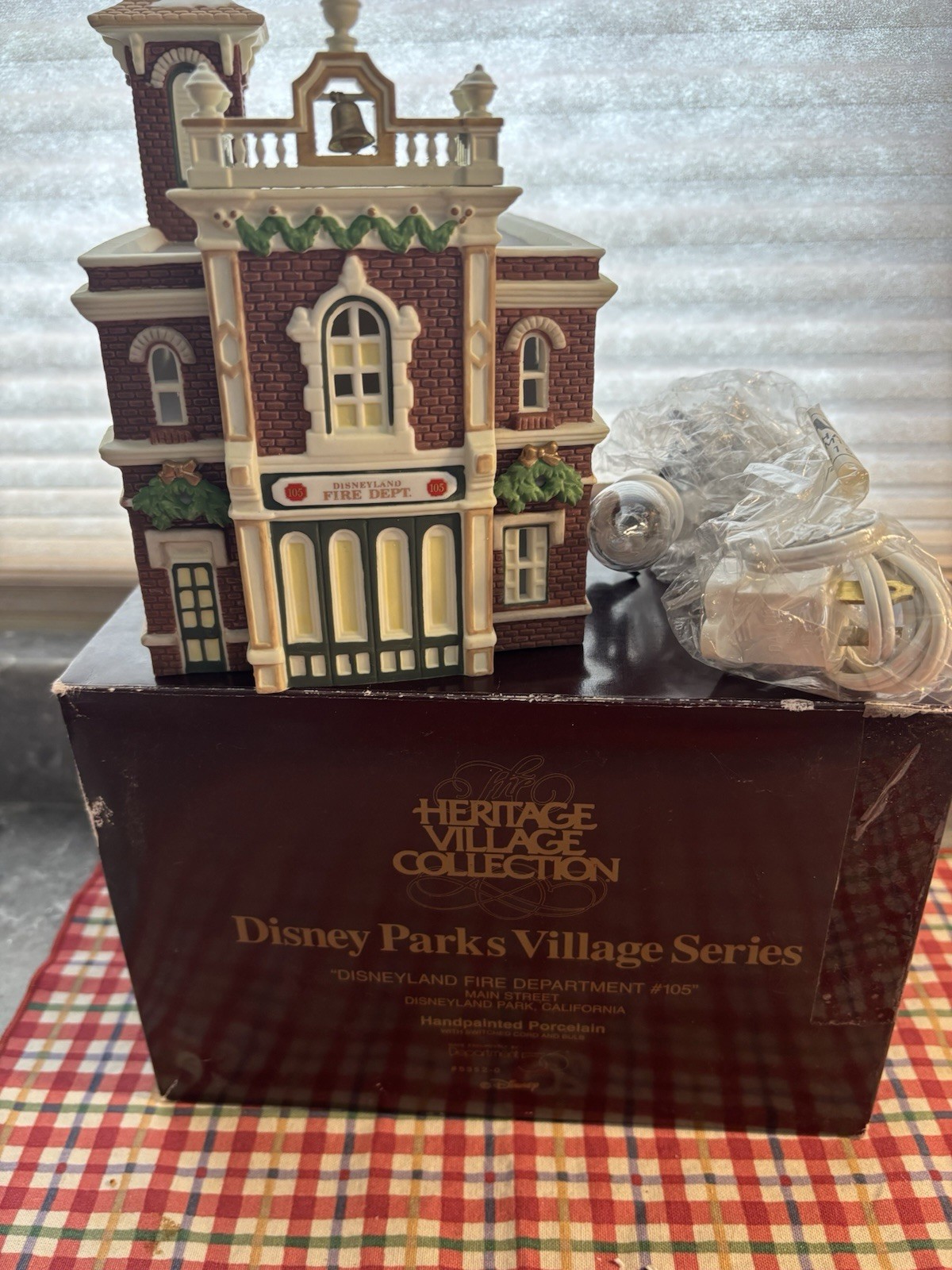 Dept 56 Disney Parks Village “Disneyland Fire Dept #105” #5352-0 EUC