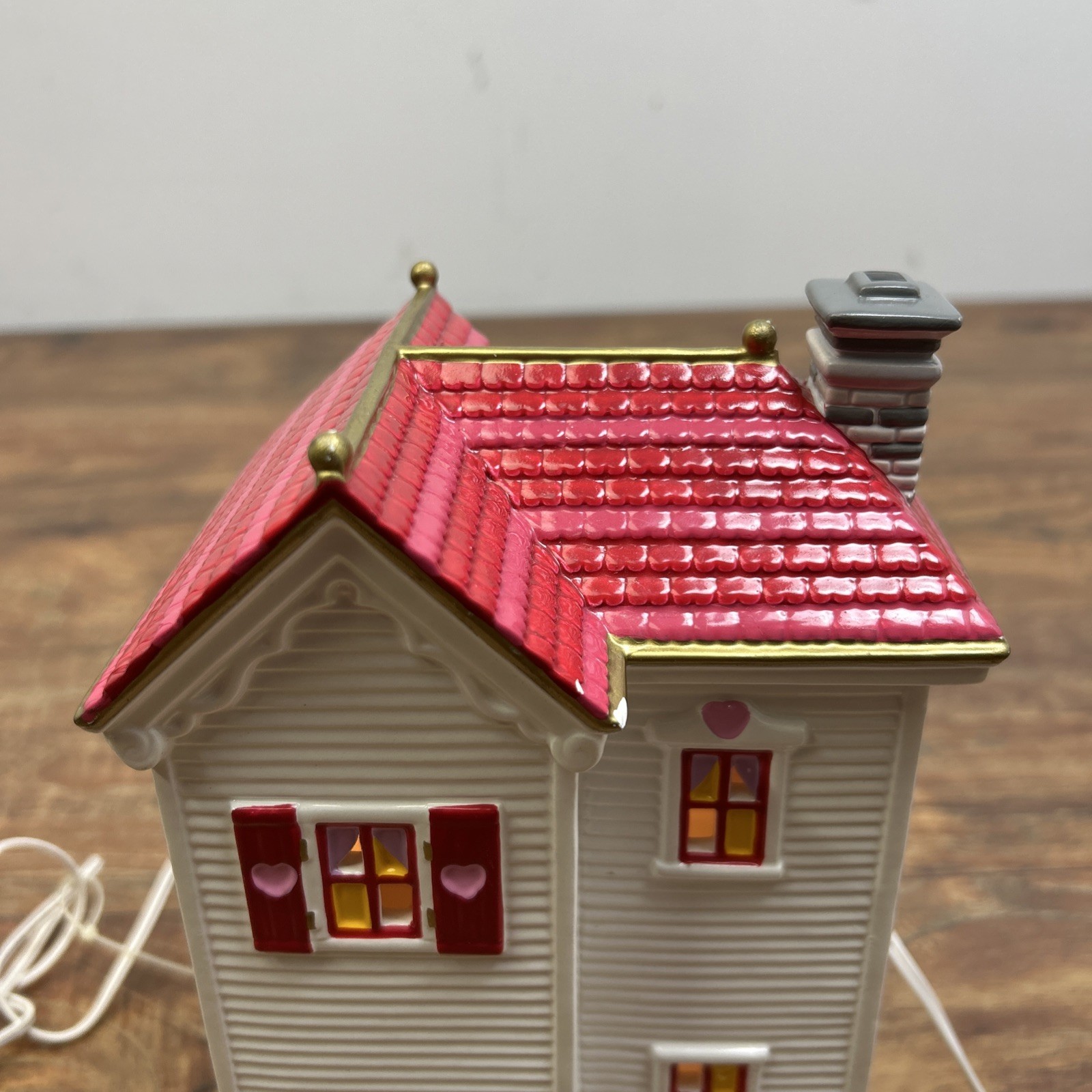 Retired Dept 56 Valentine Village Sweetheart Candy Shop w/Flashing Heart Lights*