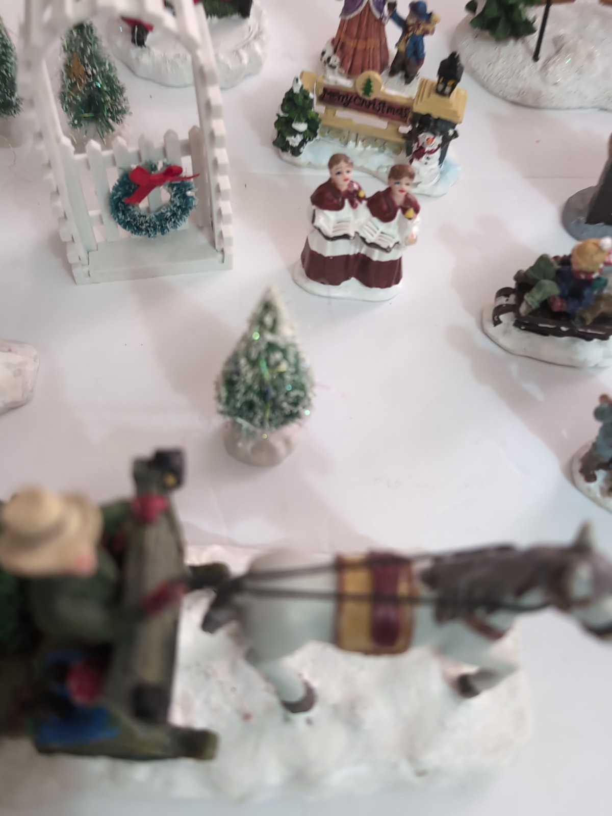 Christmas Village 16 Items