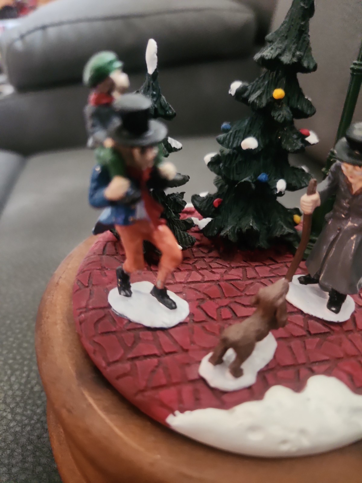Music Box Dickens Lights up & Plays Wish You Merry Christmas Tiny Tim & Scrooge
