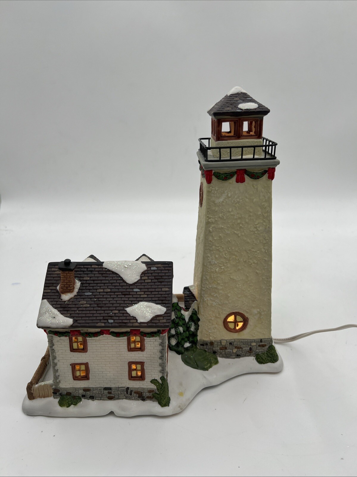 2004 Santa’s Workbench, Harbour Lights Lighthouse with a double light bulb