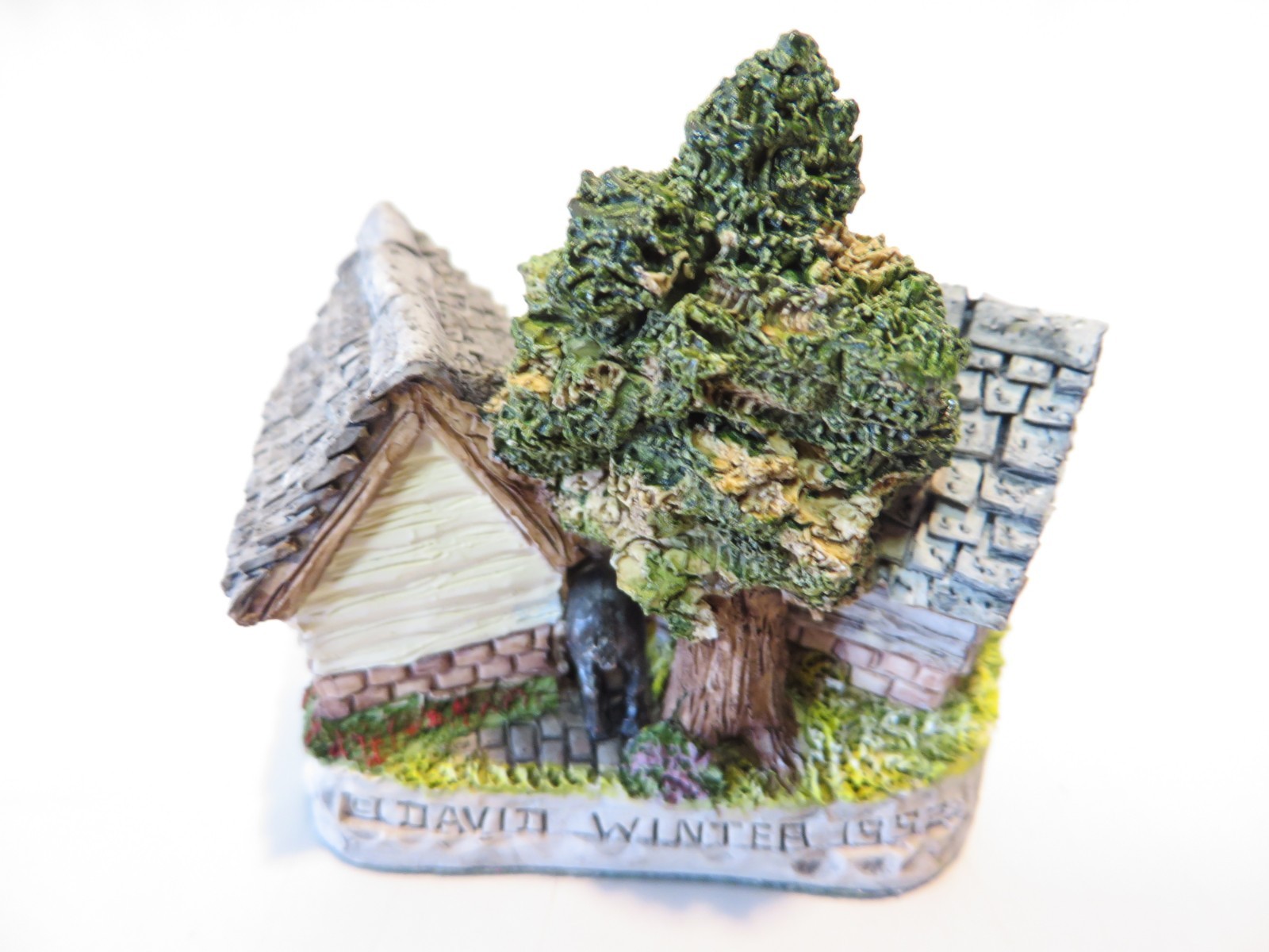 LOT: 2 David Winter “Shire Donkey Shed” & “Shires Buckingham Bull Shed” w/COA’s