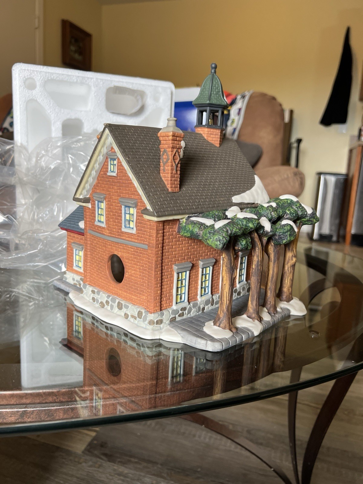 Heartland Valley Village: Glen Arbor School Deluxe Porcelain Lighted House
