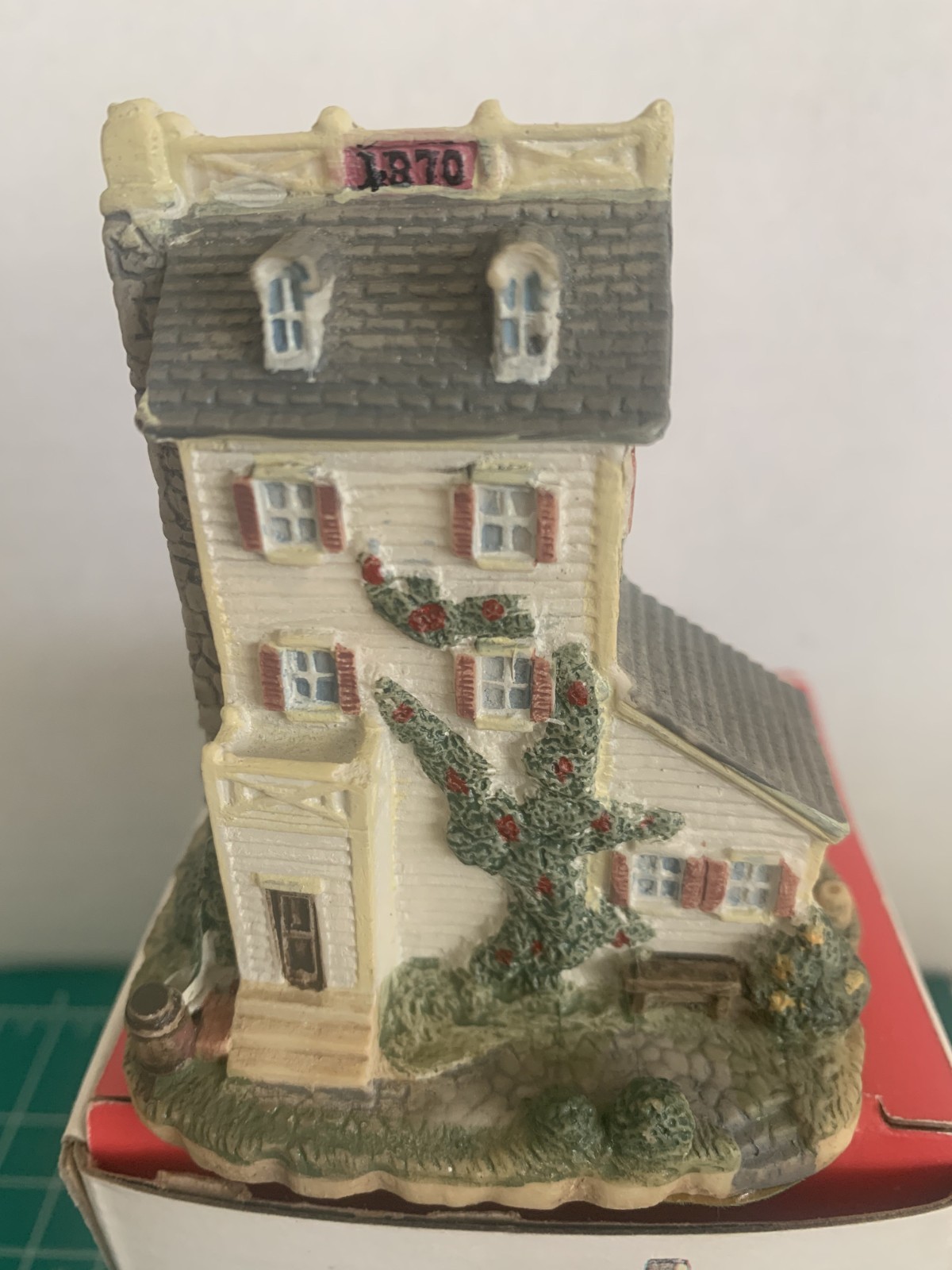 New Open Box Vintage Liberty Falls The Gold Nugget Tavern AH28 1993*
