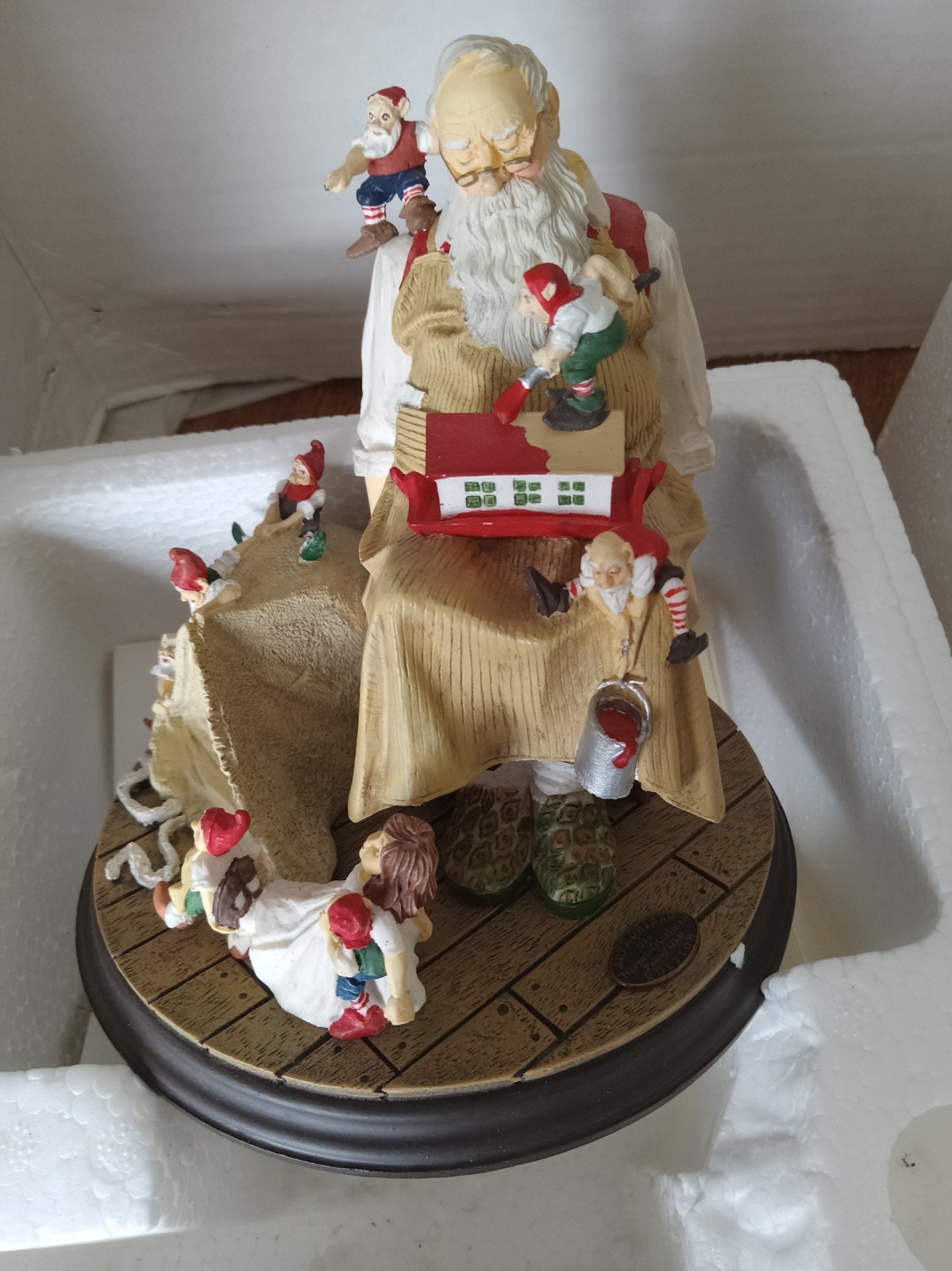 Vtg 1995 NORMAN ROCKWELL 4th in Series SANTA’S HELPER 5 1/2″h Figurine #A4964