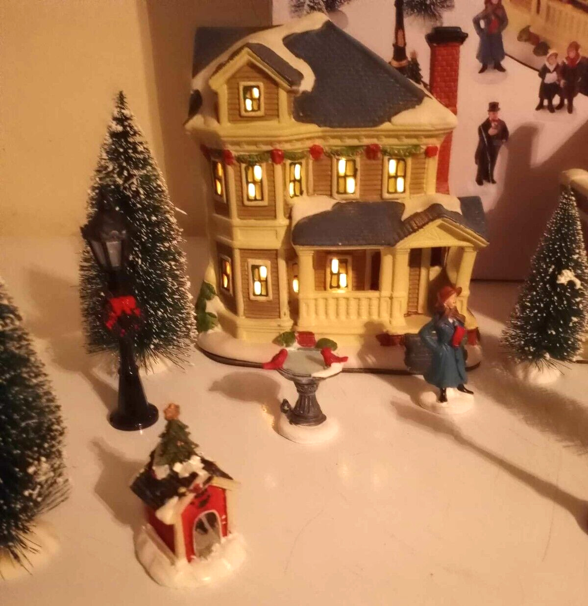 Holiday Time 20 Piece Village Set Lights Up Boxed Christmas Village & People