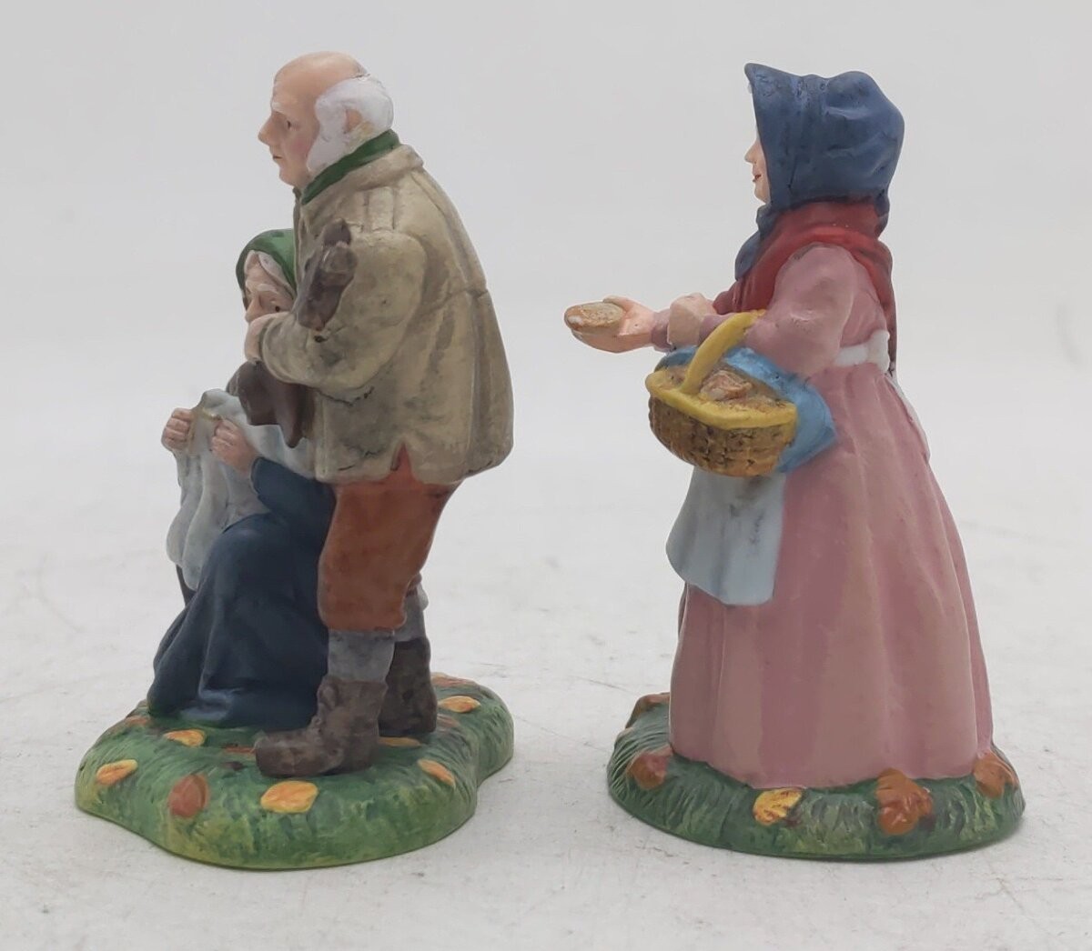 Dept 56 56.58412 Dickens Village All Hollow’s Eve “Begging For Soul Cakes” EX