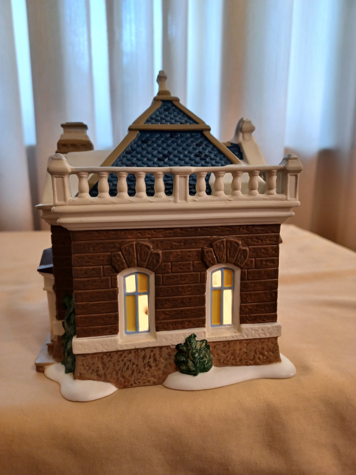 Department 56 New England Village – Lincoln Bank – 4044824