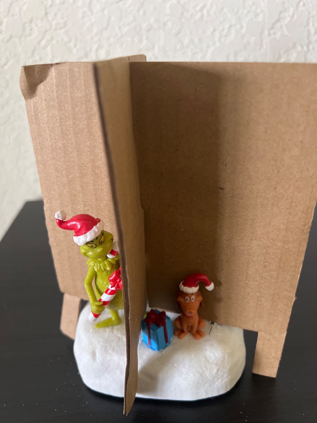 2025 Dr. Seuss GRINCH & MAX LAMP POST Light-Up Figurine Christmas Village NEW
