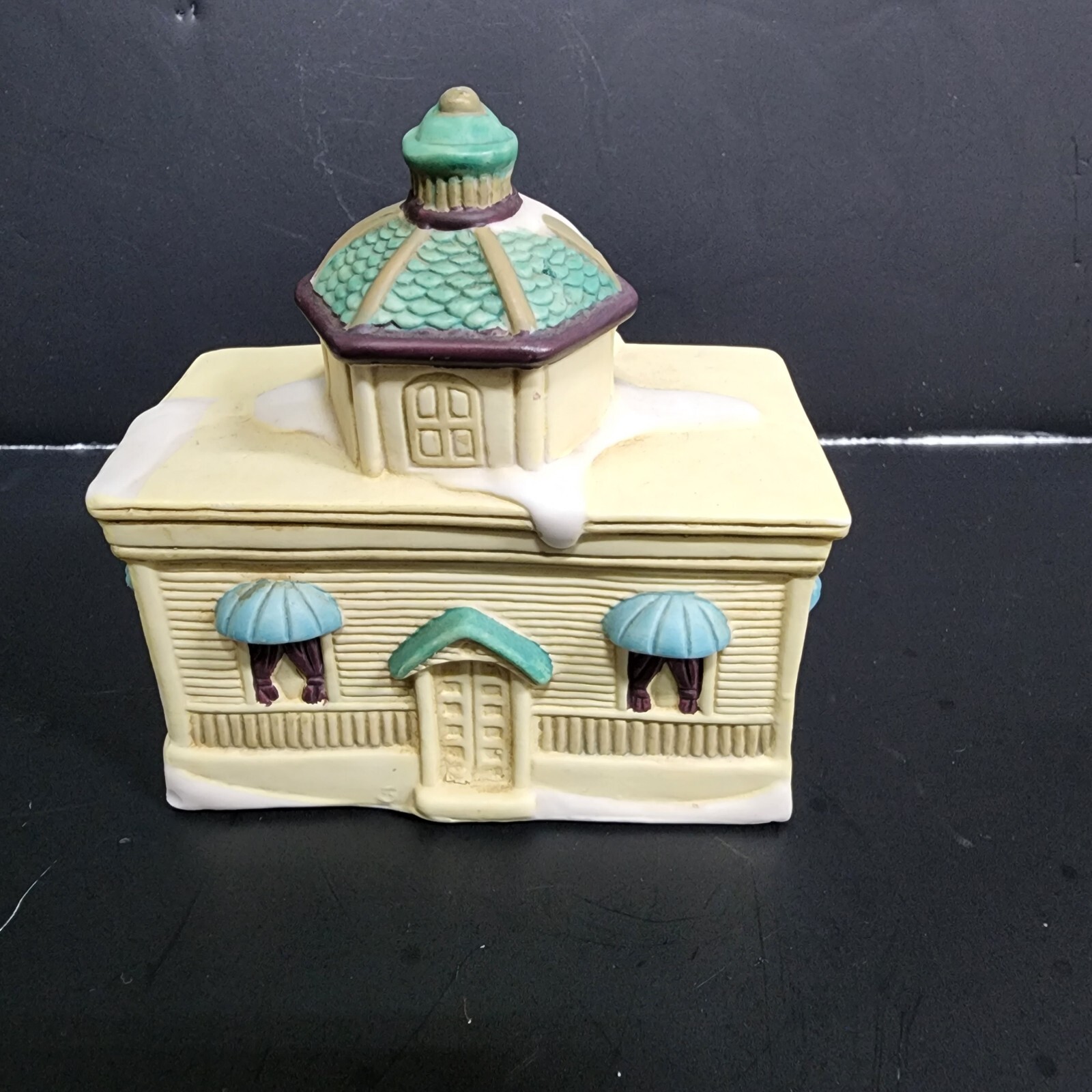 Christmas Opera House, Lighted