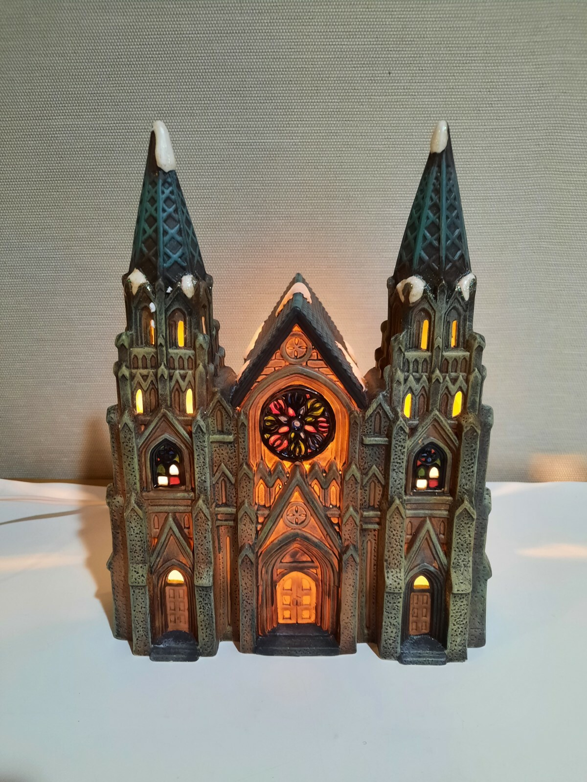 10″ Heartland Valley Village Porcelain Lighted Church w/ Beautiful Stained Glass
