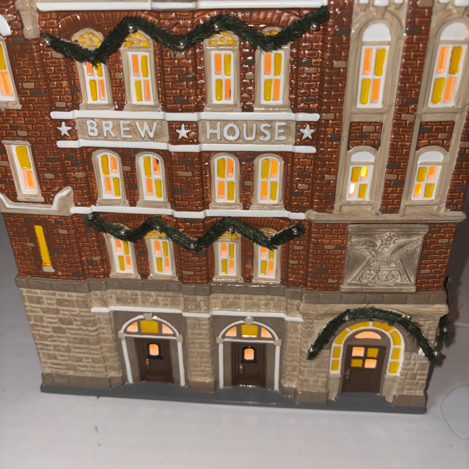 Dept 56 The Original Snow Village Budweiser Brewery 2004 Retired #55361