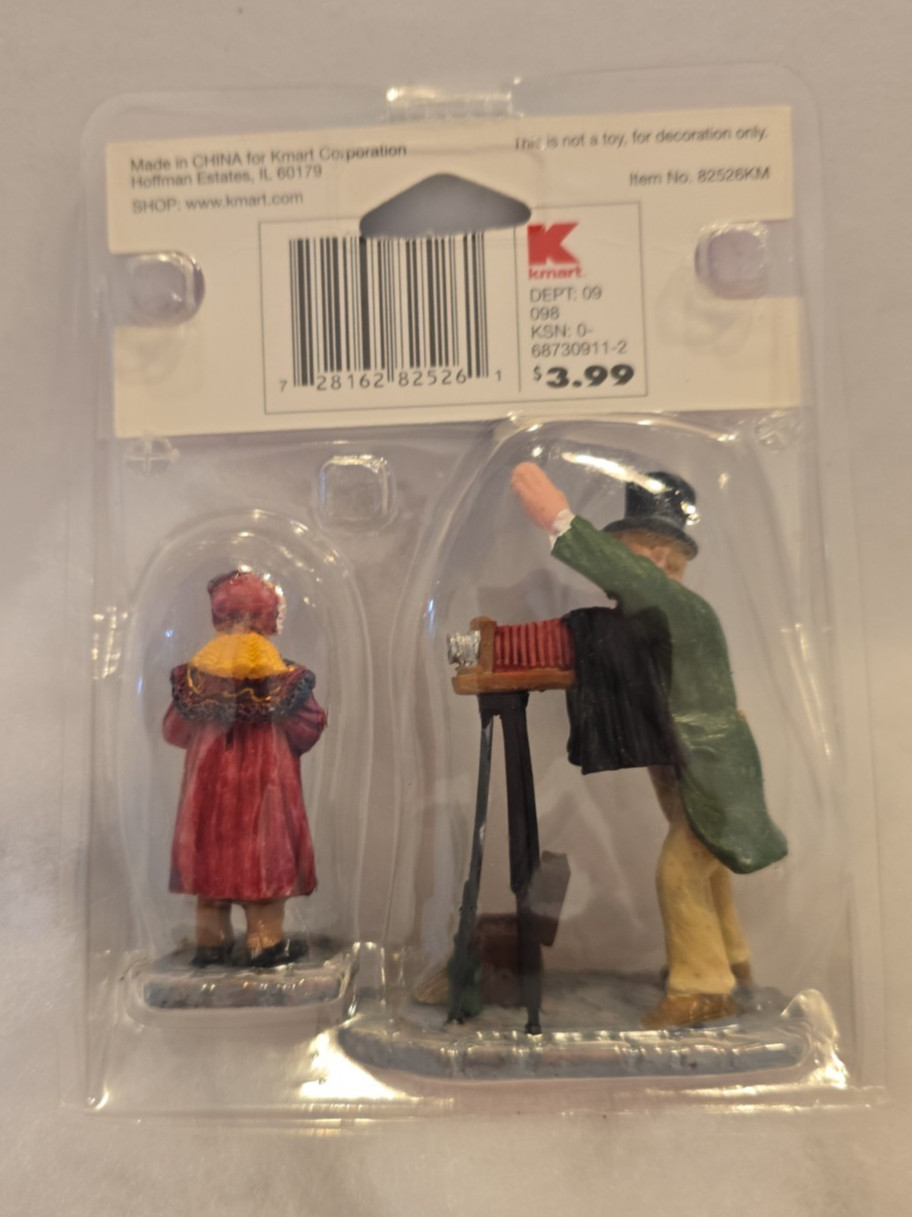 Lemax Coventry Cove Village Figurines Big Smile Photography 2 Figure Set NOS