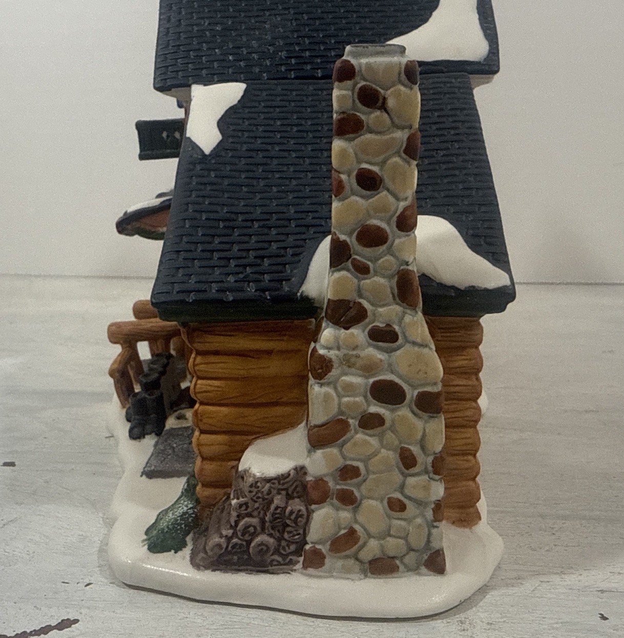2010 Limited Edition Heartland Valley Village Chapmans Ski School O’Well Lighted