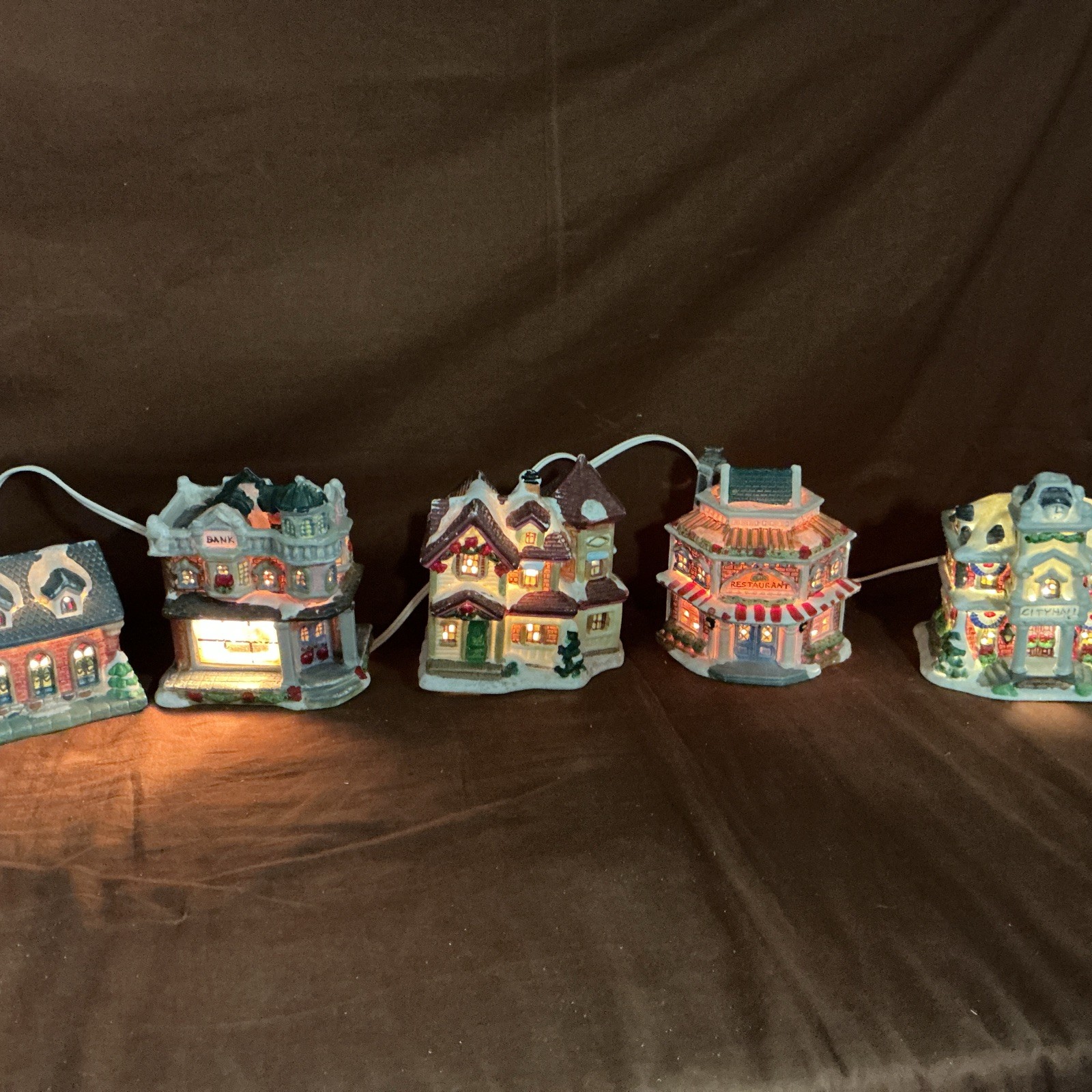 Cobblestone Corners 2004 Set of 5 – Vintage Lighted Christmas Houses S2