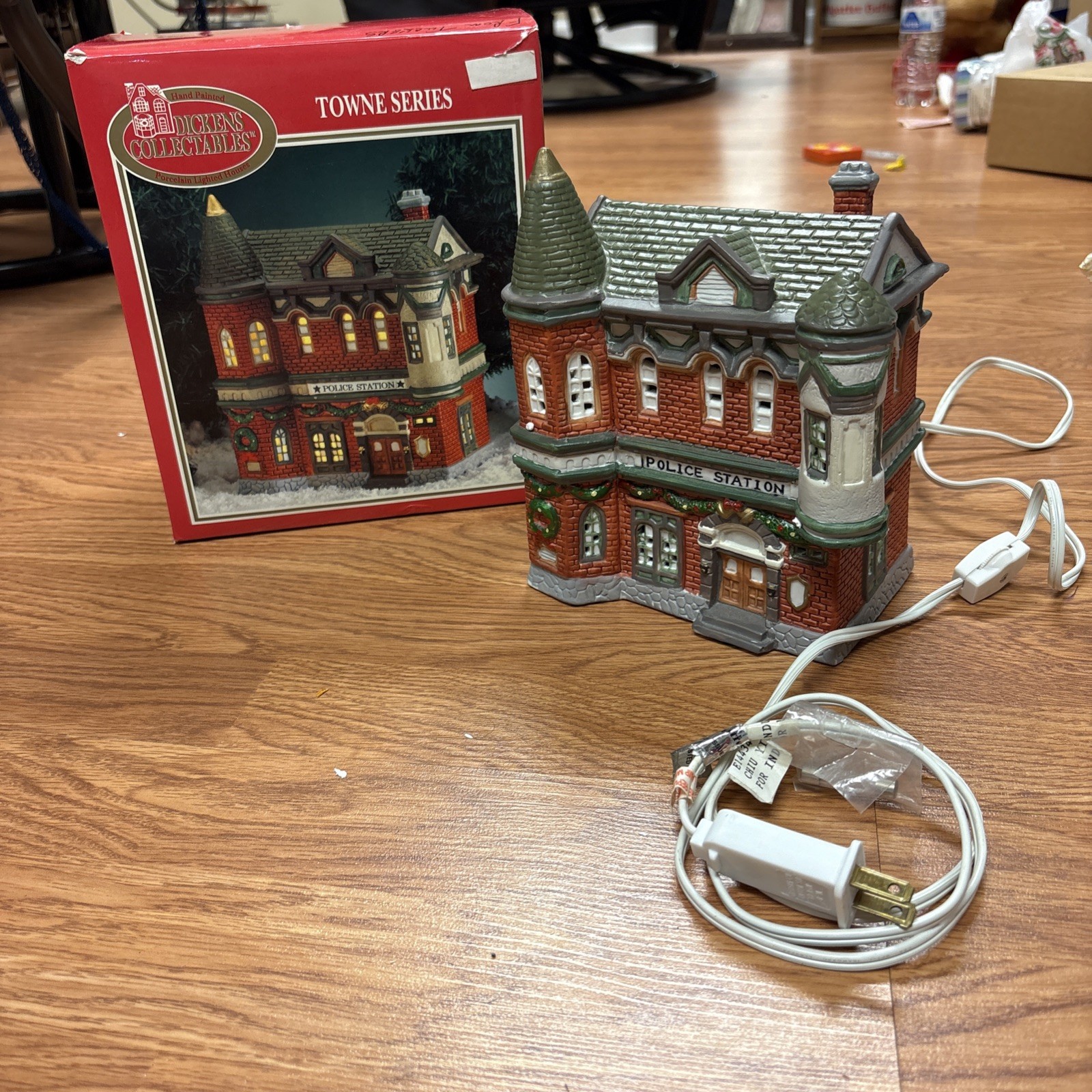 Christmas Village Town Lighted Police Station O’Well 1994 Dickens Keepsake