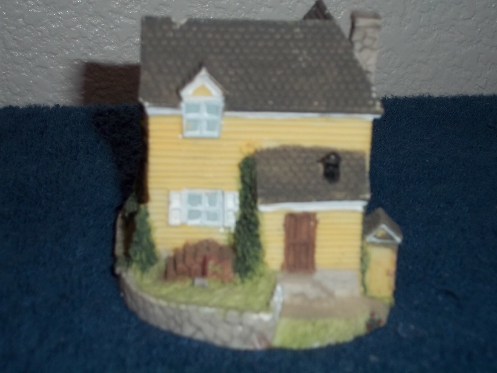 WILSON RANCH HOUSE FIGURINE – 3 INCHES TALL