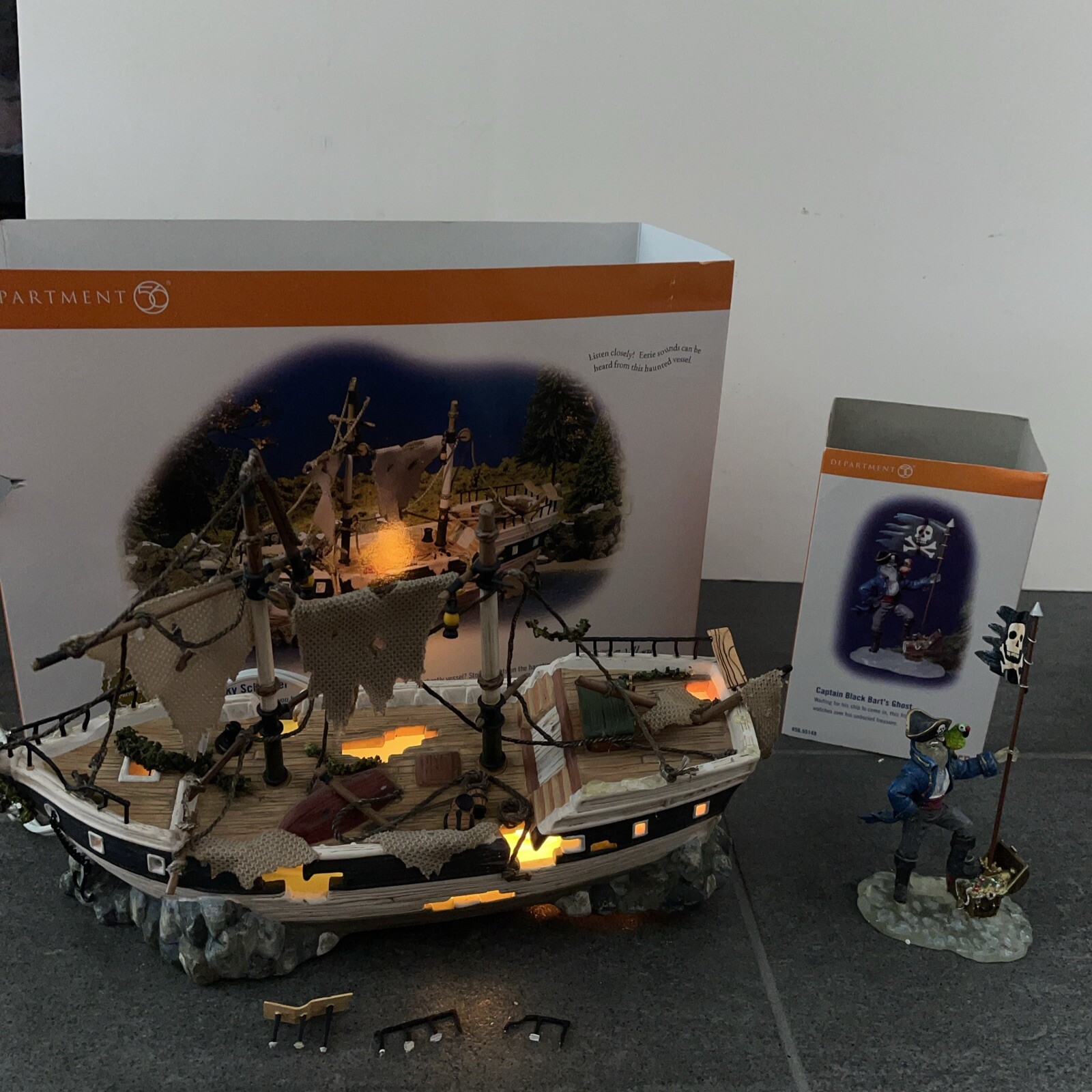 Dept 56 Halloween The Spooky Schooner & Captain Black Bart’s Ghost Figure READ