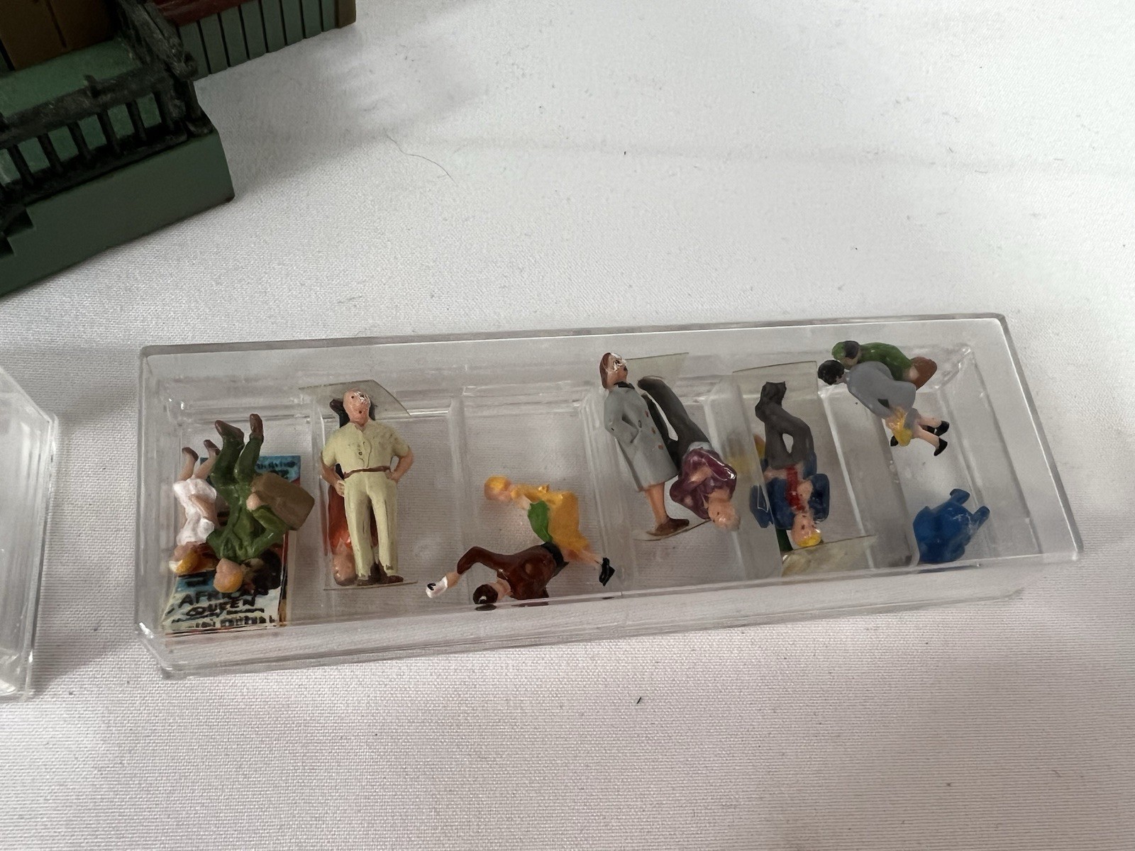 Vintage 1987 Enesco Pine Hollow Village Elsie’s Ladies Apparel W/Box And People