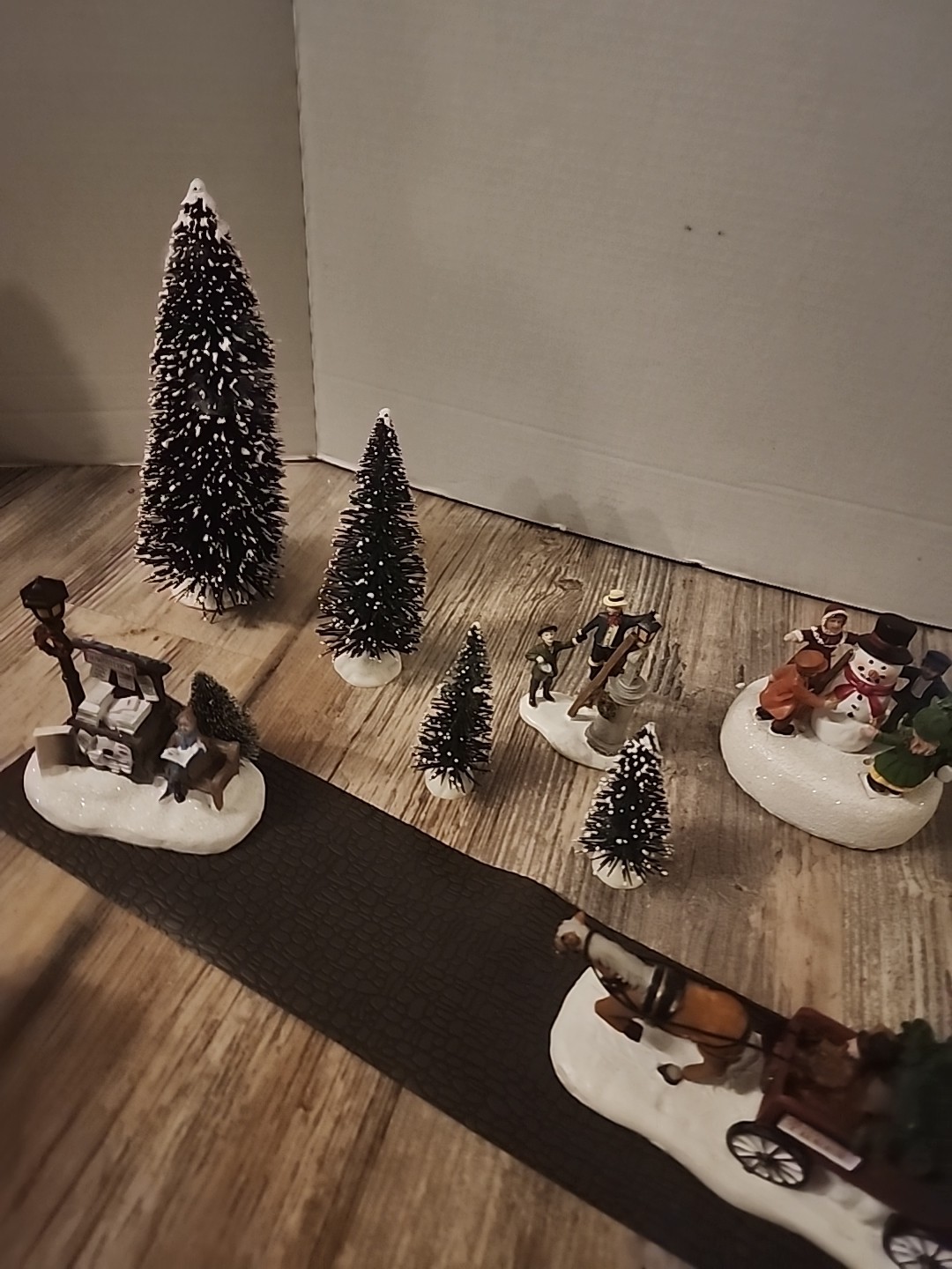 Christmas Village Resin Figures Lot Pieces 4 Pieces + 4 Bases RARE Mixed Brands