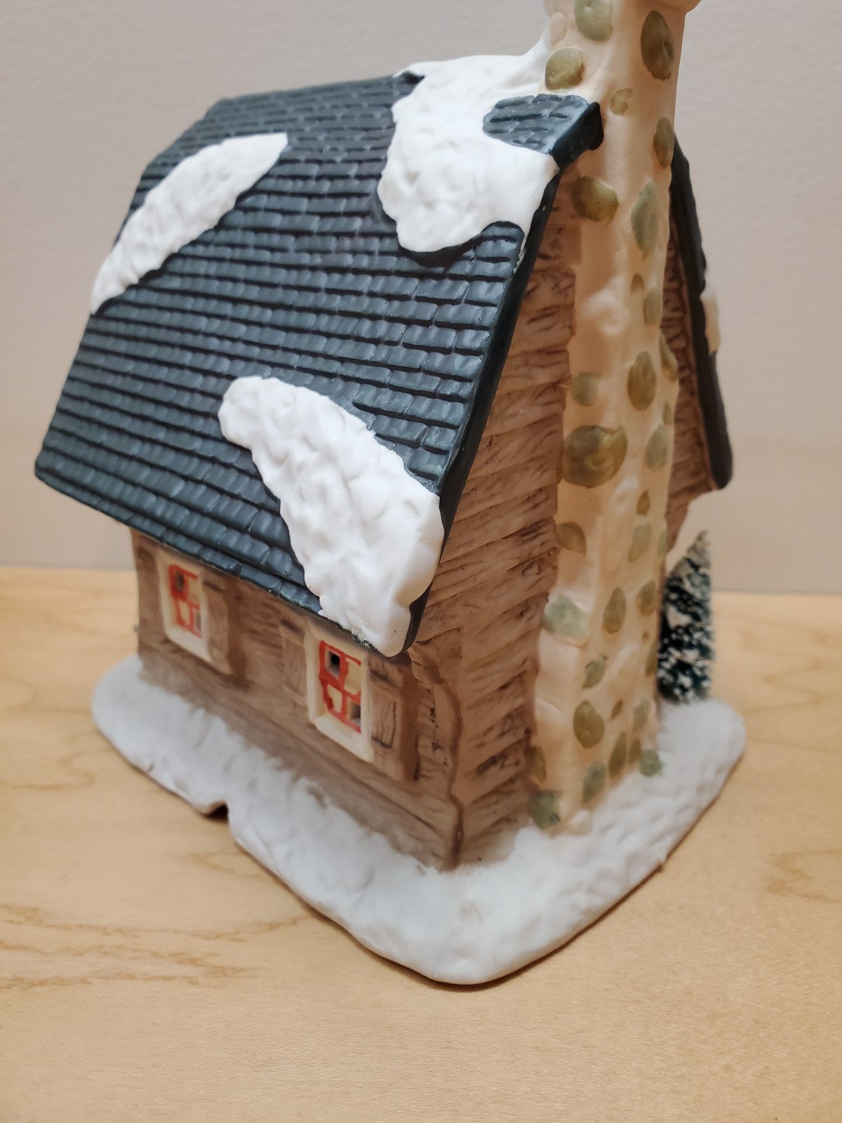Seasonal Specialties’, Christmas Valley Collection Log Cabin House, Porcelain