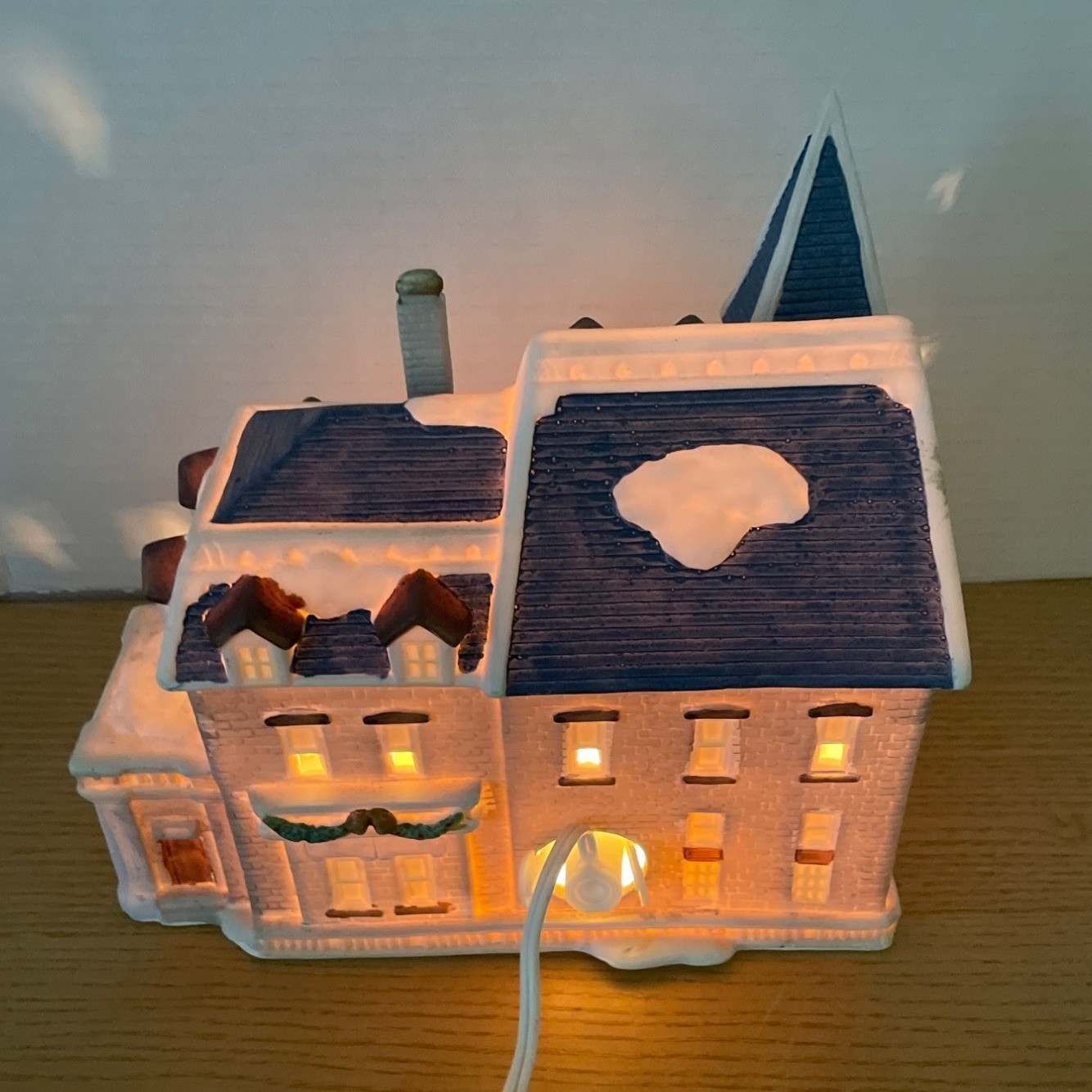 Vtg Lemax City Hall Lighted Christmas Village House Hand-Painted Caldor Taiwan