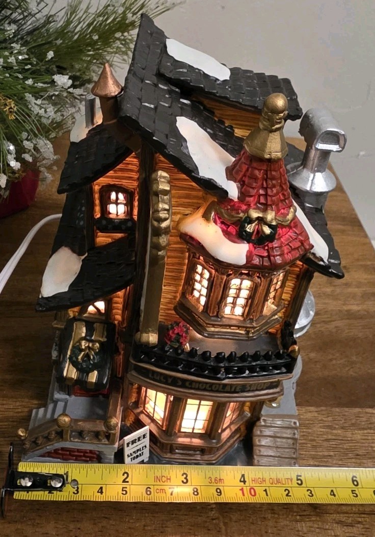 Lemax 2004 Lucy’s Chocolate Shop Porcelain 45052 Caddington Village House EUC