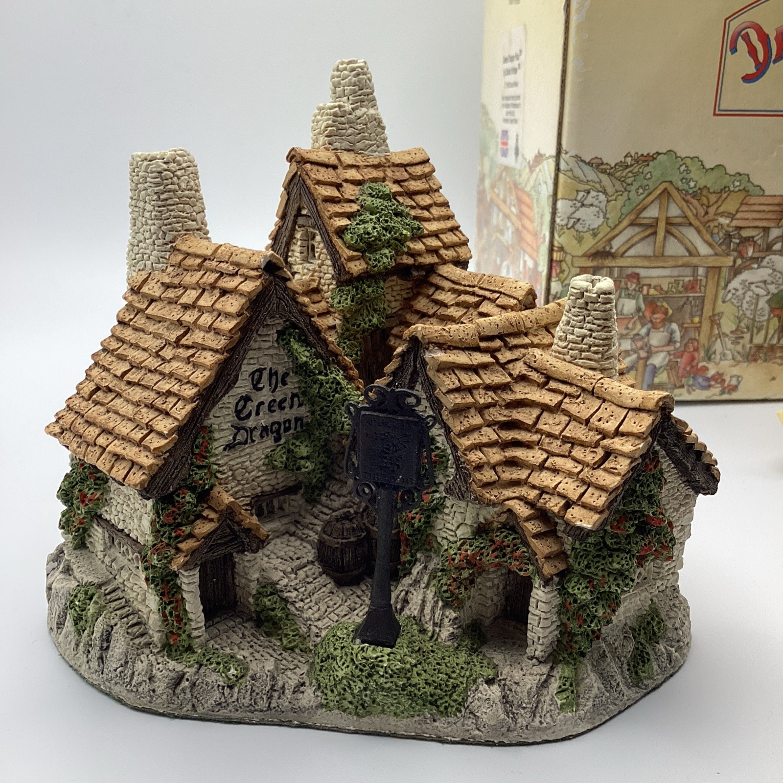 1983 Vintage David Winter Cottages The Green Dragon W/Box & Cert of Authenticity