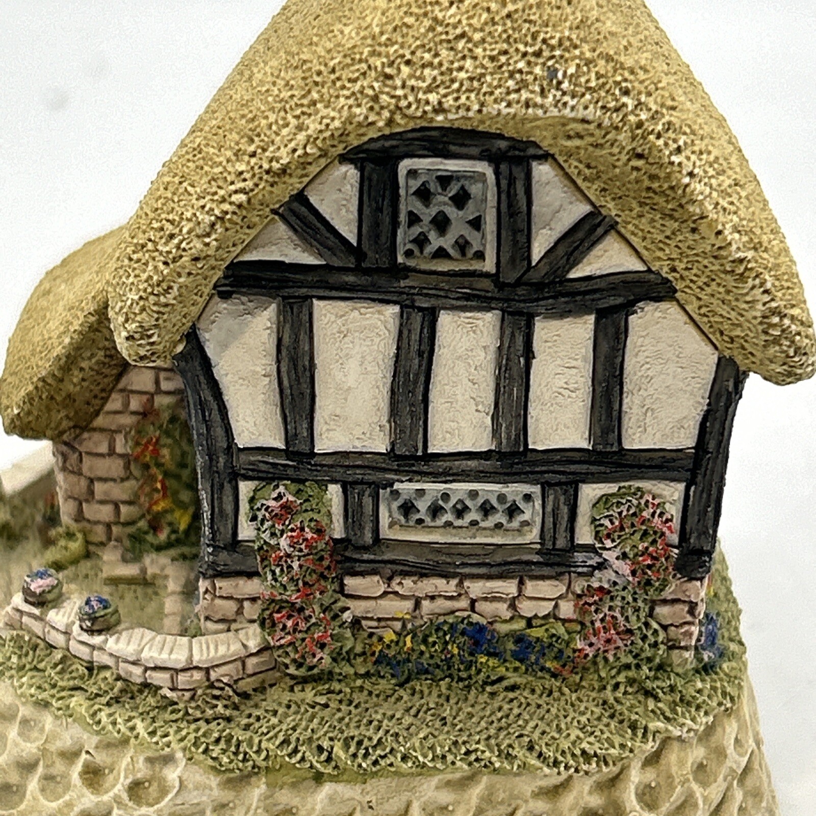 David Winter cottages 1989 May “Blossom Cottage” w/COA & Box British Traditions