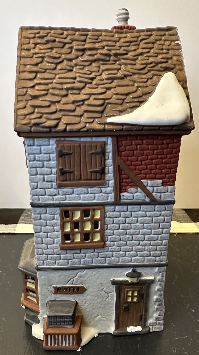 1988 Dept 56 Dickens’ Village POULTERER 5926-9 Box Light Card