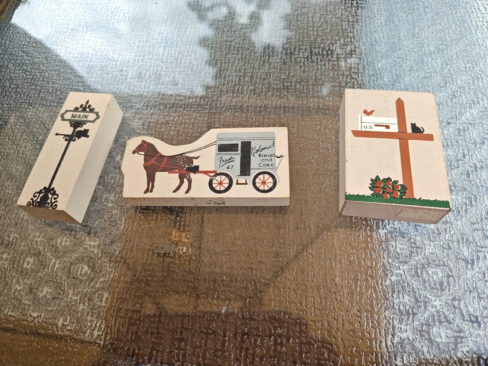Cat Meow’s Village Accessories Lot of 3 Lamppost, Mailbox, Horse Drawn Carriage