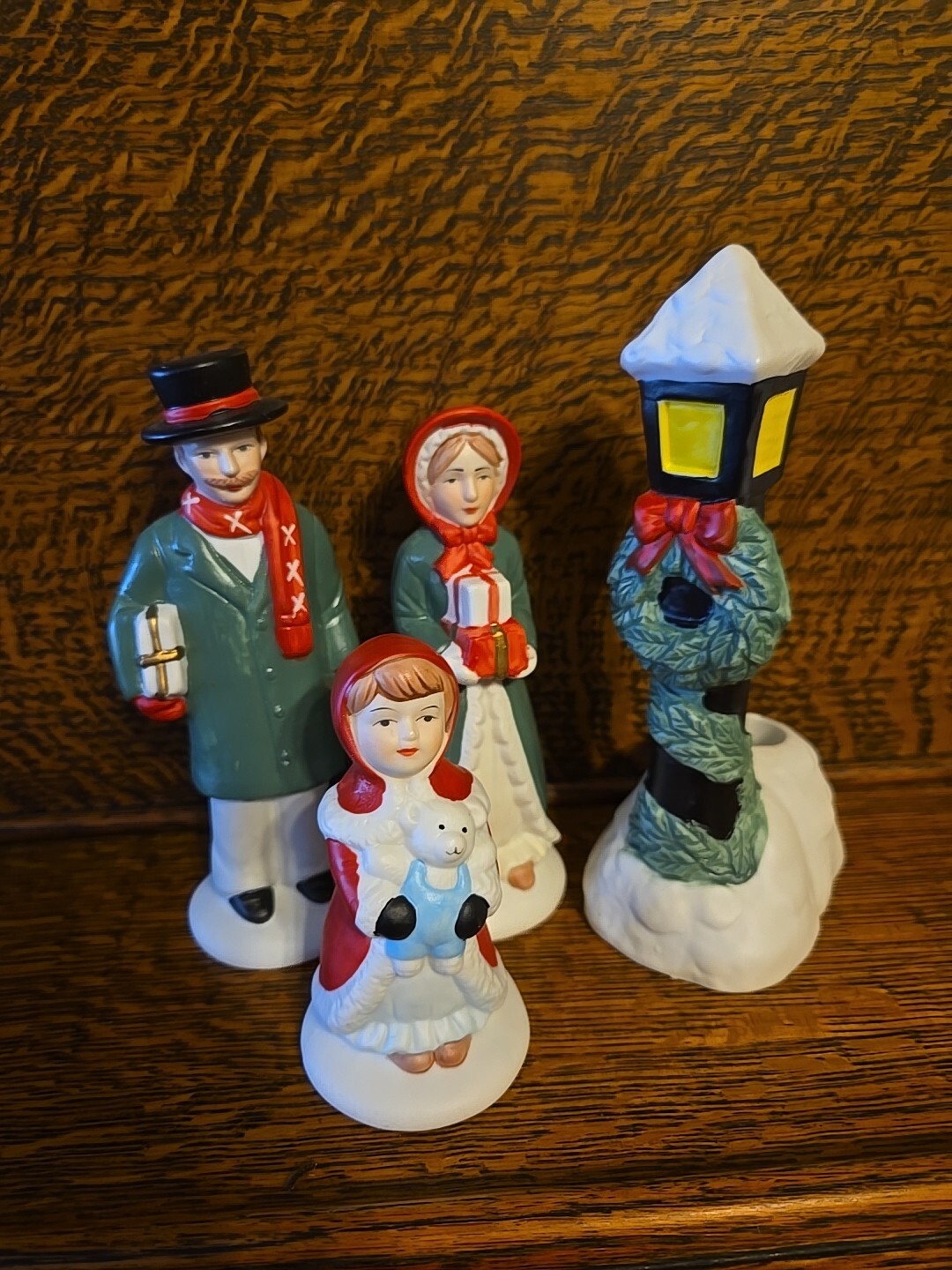 Vtg Christmas Village Snow Lamp post Candle & Carolers 3.5″-6″ Ceramic