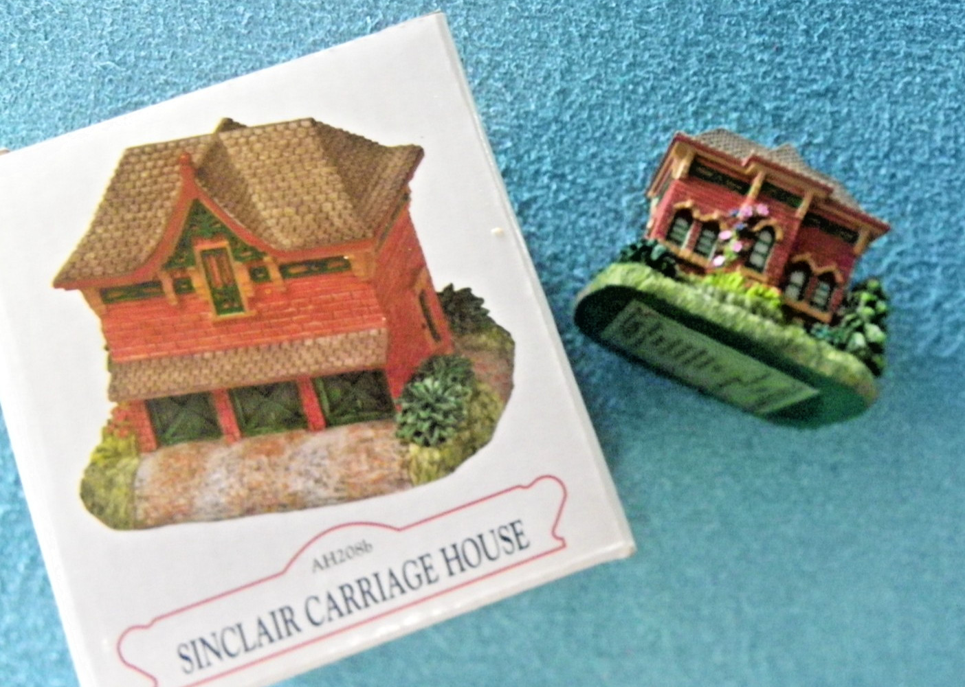 Liberty Falls Village Set w/Free Sinclair Carriage House 2001 Unused in Box