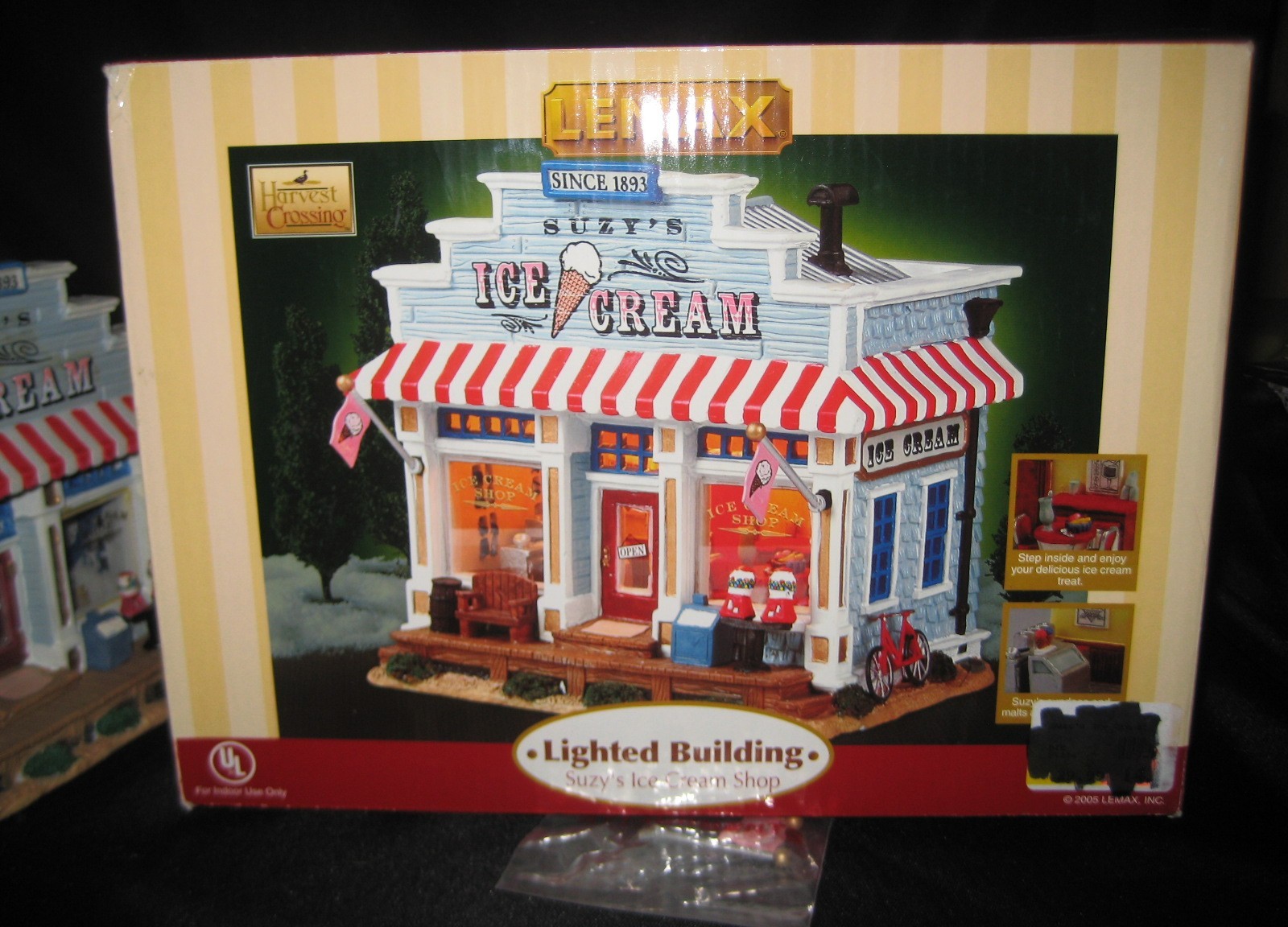 VINTAGE 05′ RETIRED LEMAX LIGHTED SUZY’S ICE CREAM SHOP HOLIDAY VILLAGE