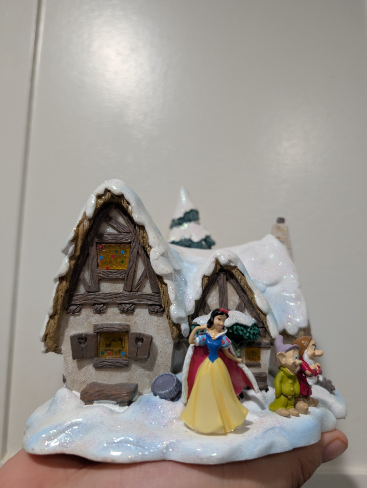 Vintage Disney Snow White & Dwarfs Christmas Village House Resin Figurine Boxed