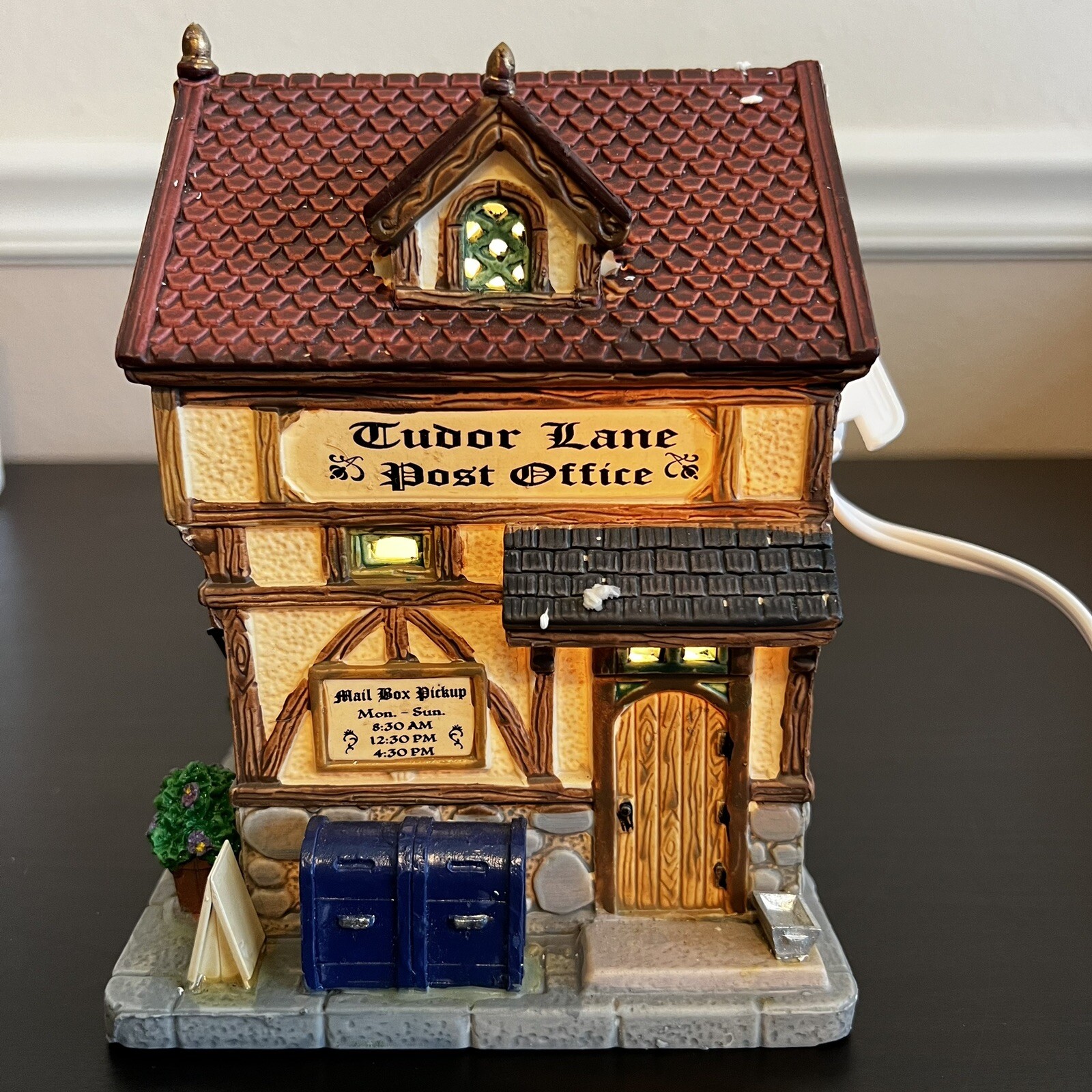 Lemax Tudor Lane Post Office Lighted 2013 Ceramic Christmas Village Cottage