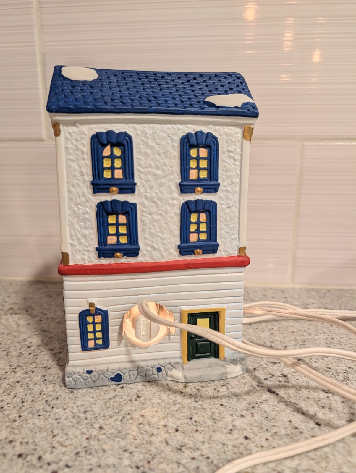 1995 NOMA Dickensville Christmas Village ” Bank ” porcelain CAT No. 28402