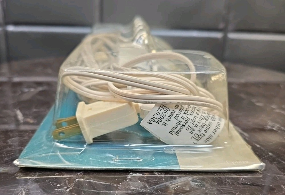 Santas Workbench 5 Light Cord Set For Porcelain Lighted House 2004 Jo-Ann Stores