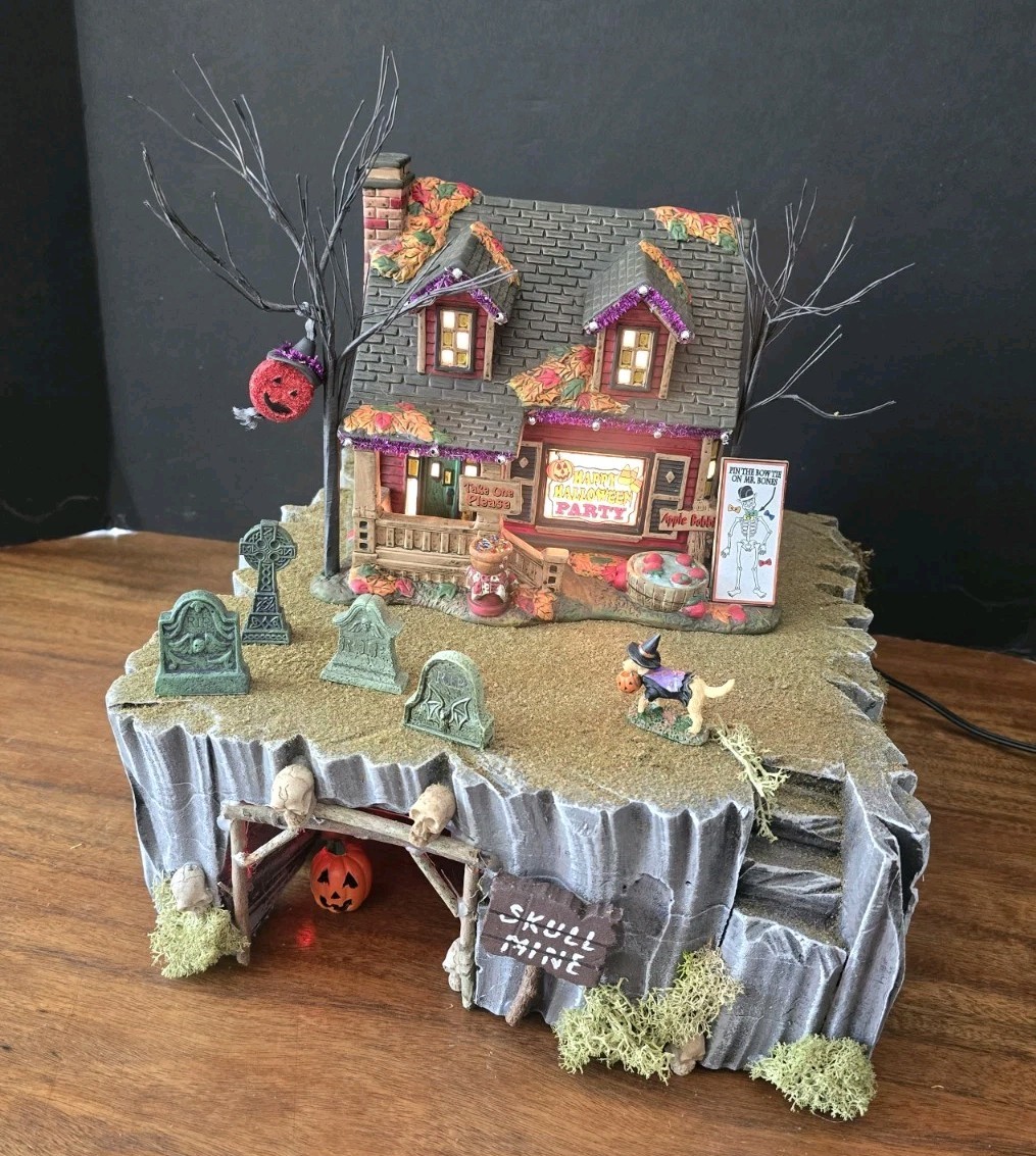 Halloween Village Display Platform “SKULL MINE” for Dept 56 Lemax Decoration