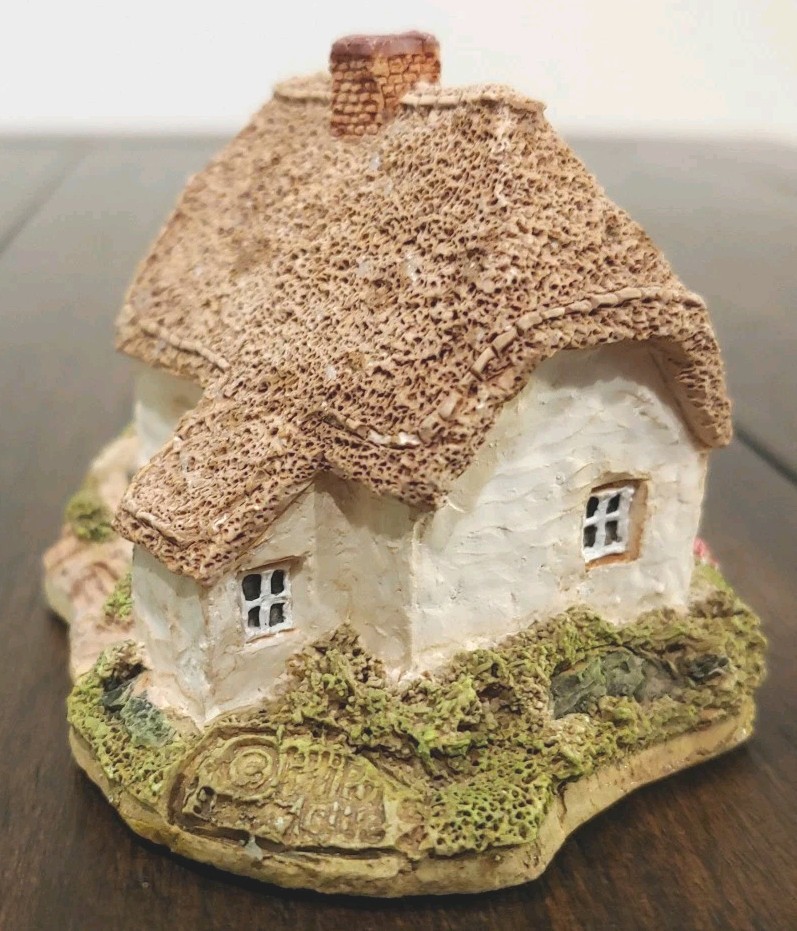 Lilliput Lane Clover Cottage Miniature House As-Is