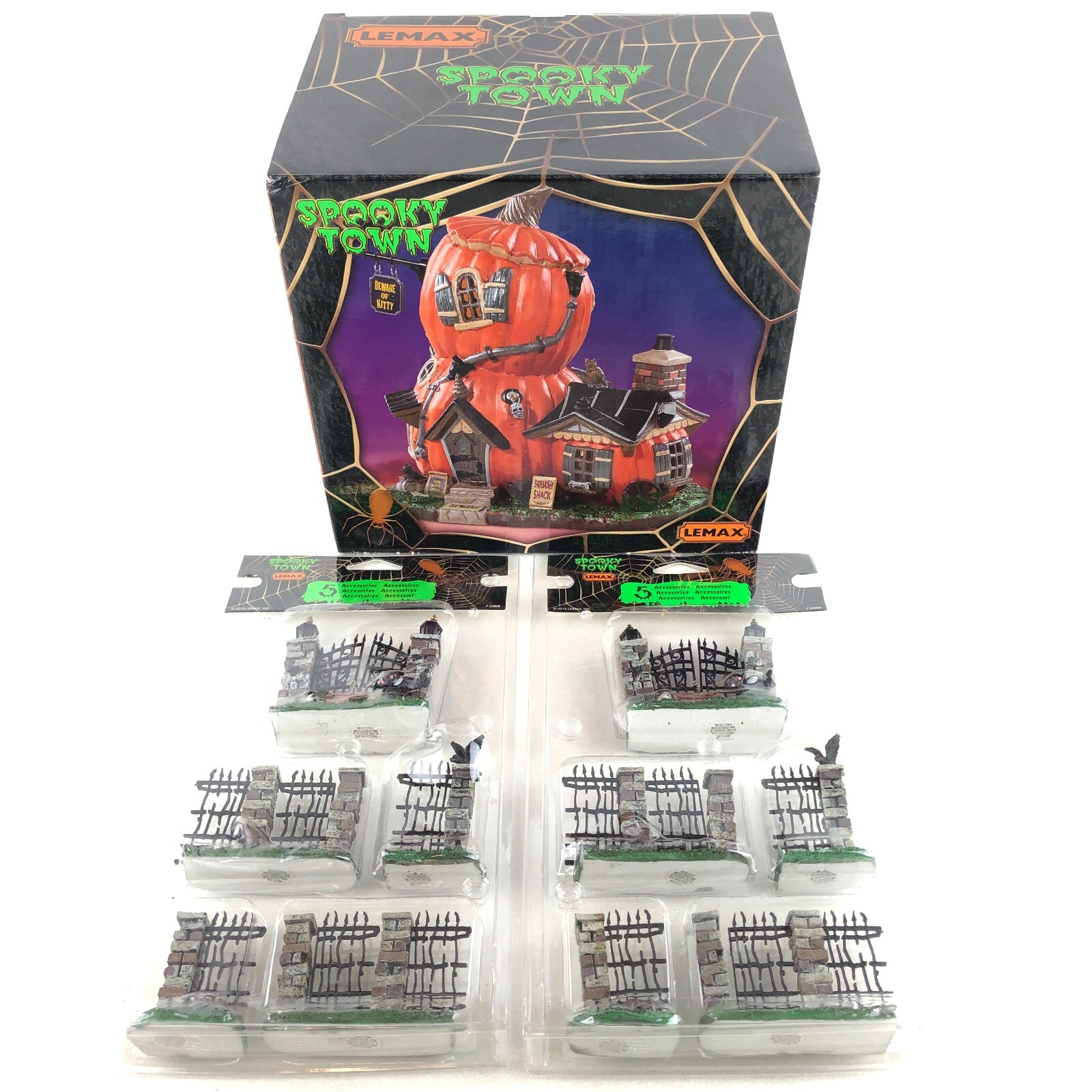 Lemax SQUASH SHACK + (2) Fence Accessory Lighted Spooky Town Halloween Porcelain