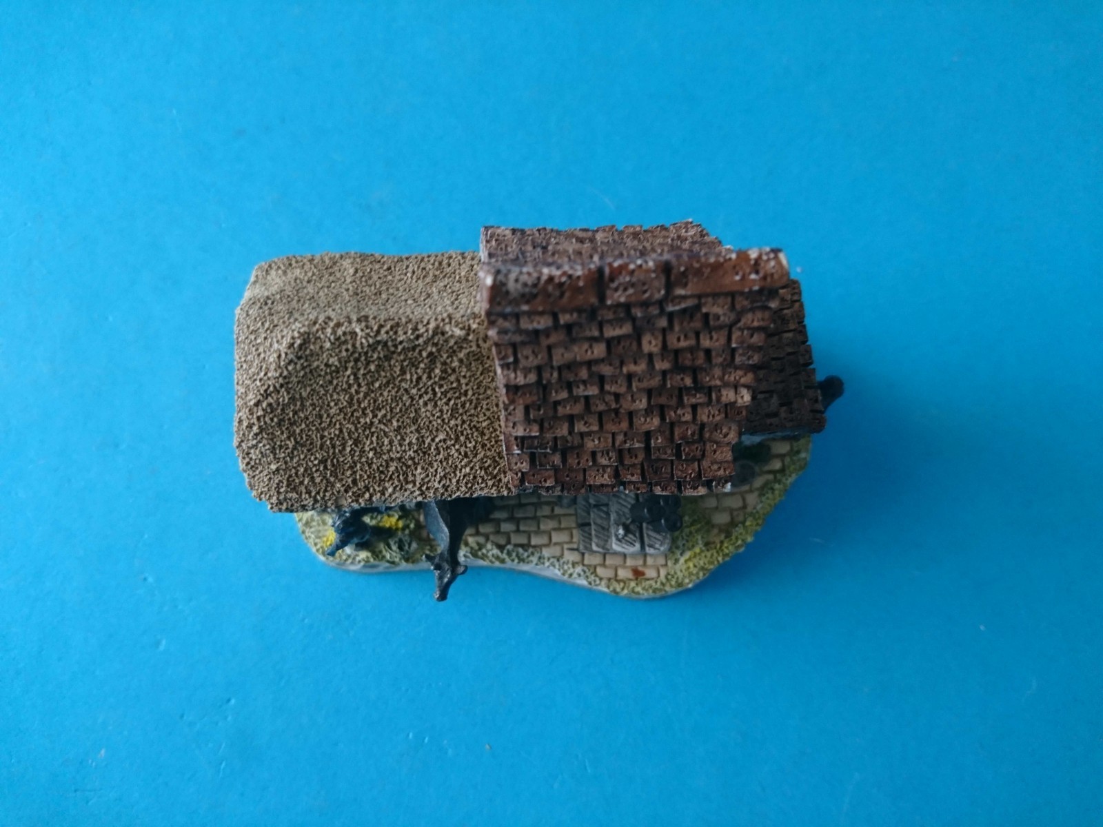 BERKSHIRE MILKING BYRE- DAVID WINTER COTTAGES – JOHN HINE LTD – COA & BOX 1992