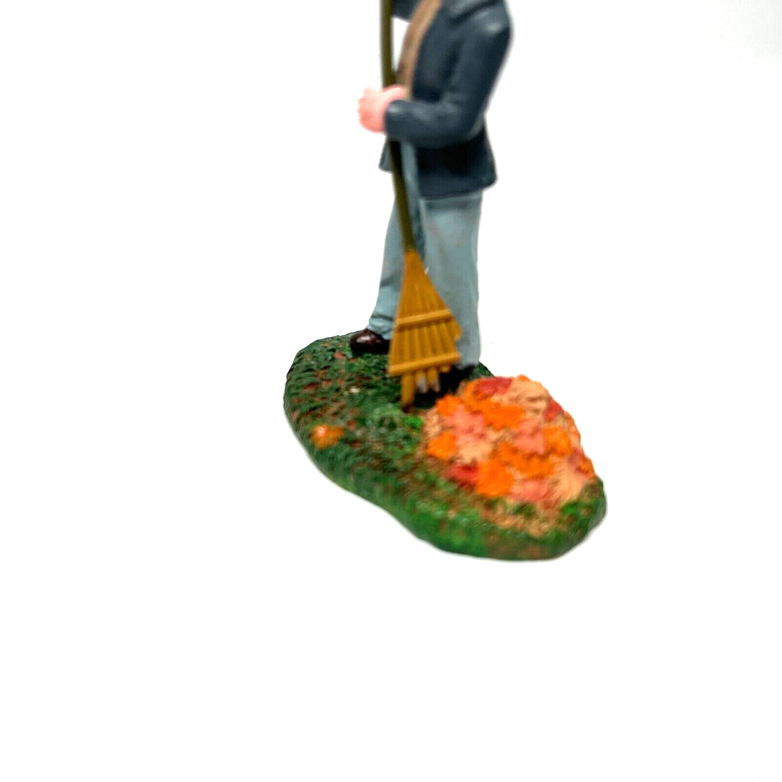 Lemax Spooky Town Set GREAT COSTUME PUN’KIN!, PUMPKIN STREET LIGHTS, FALL LEAVES