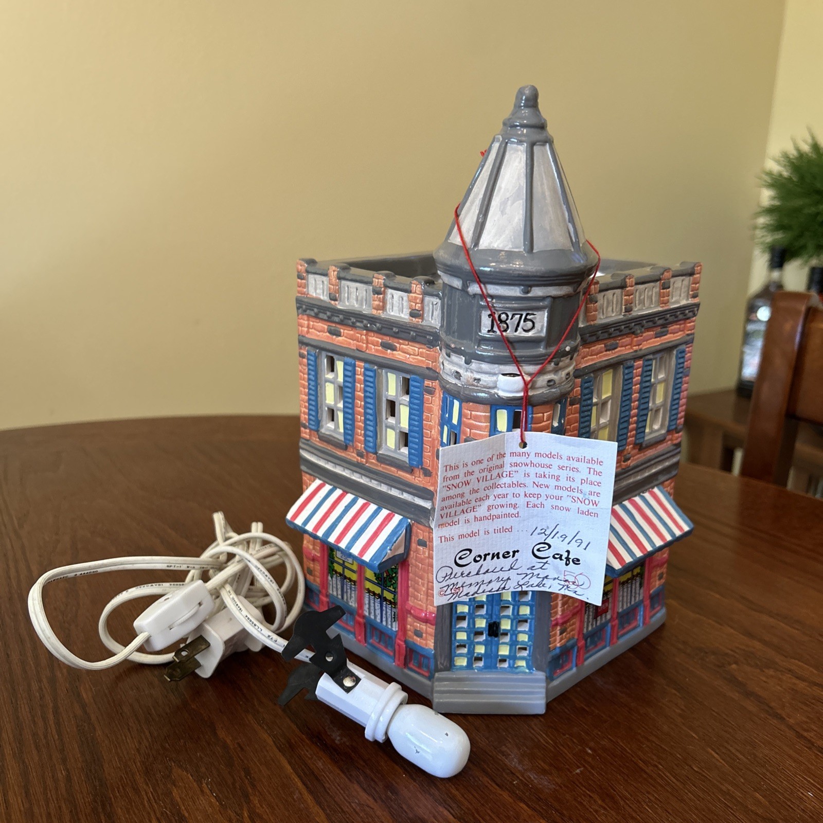Dept. 56 Snow Village “CORNER CAFE”#5124-1 Orig Box, Tag, & Light Cord