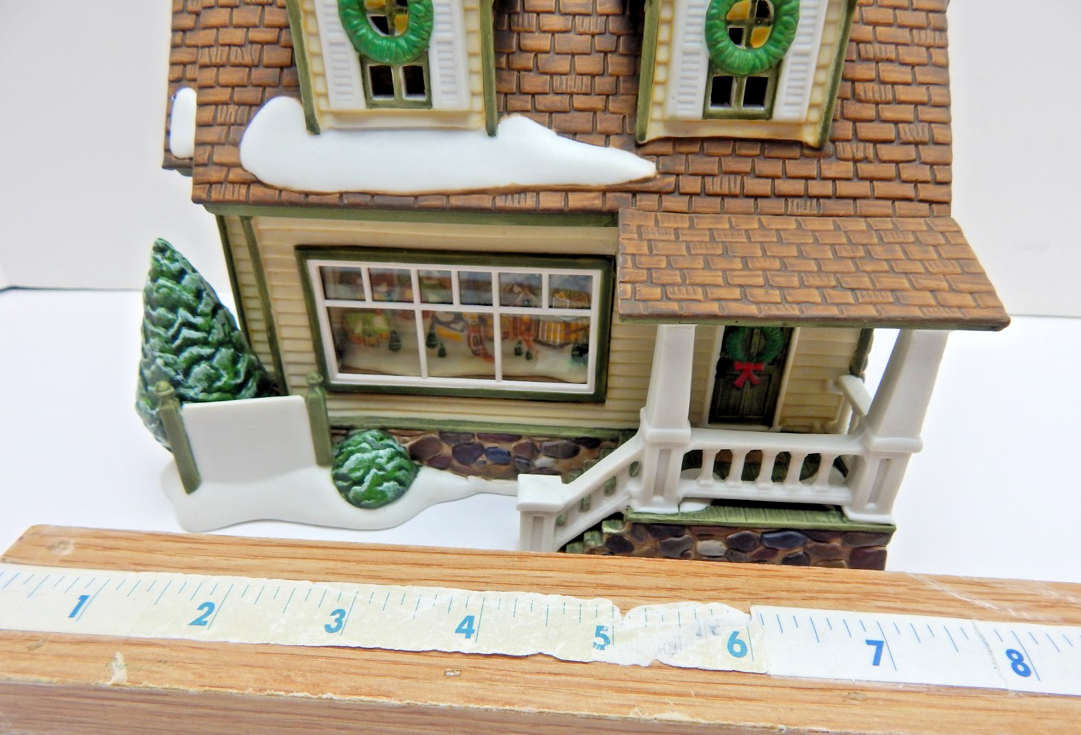 Dept 56 Collectors Club House #54800 Old Stock w/Light Cord, Box Figurine