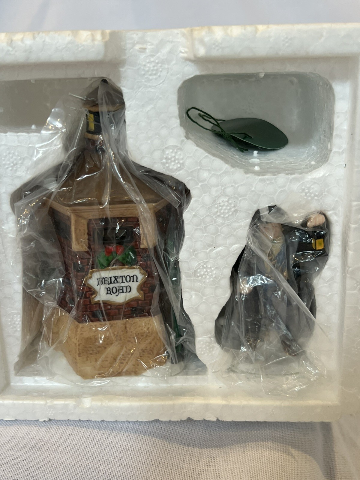 DEPARTMENT 56 Heritage Village Collection BRIXTON ROAD WATCHMAN Set of 2 #58390