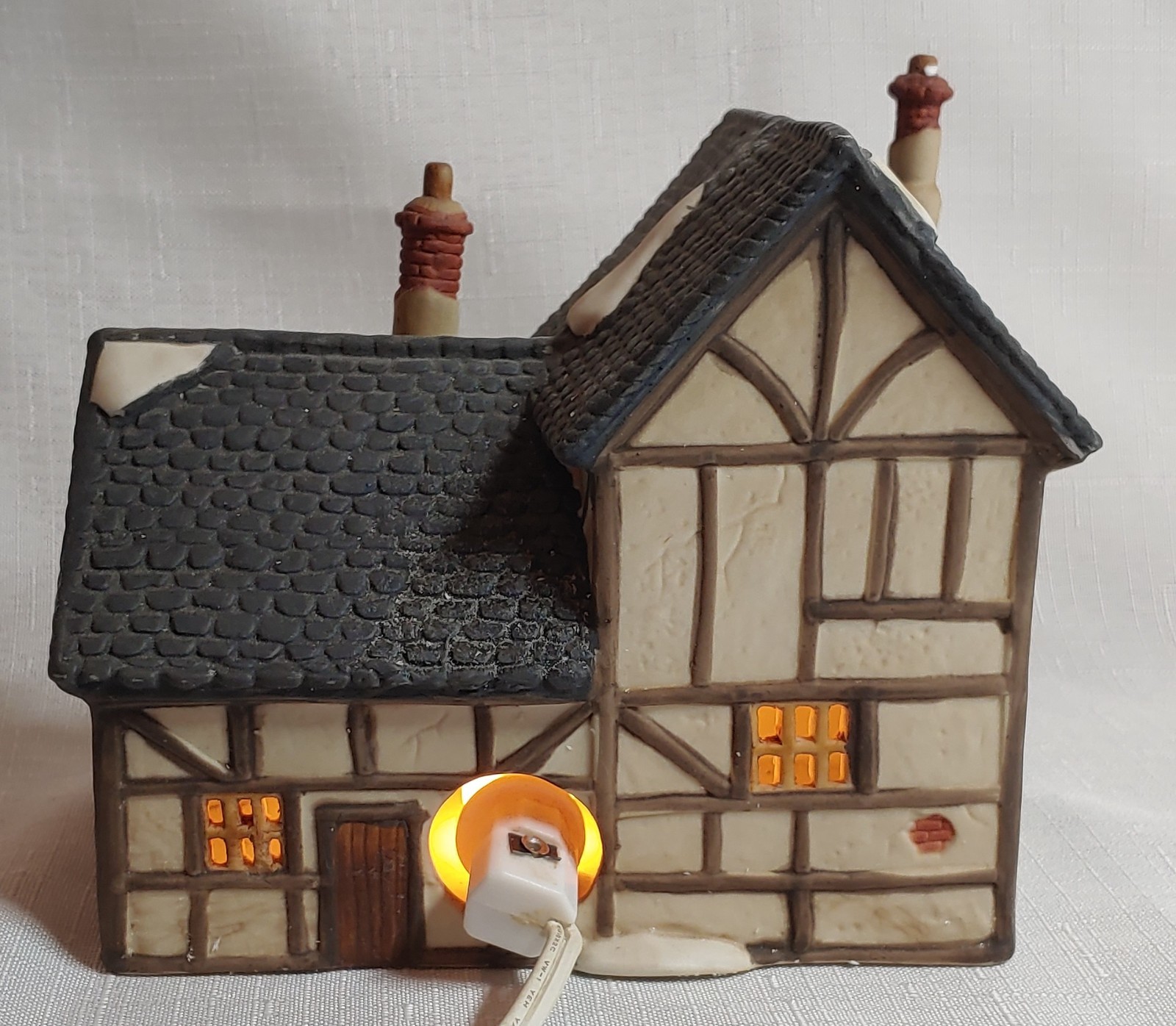 Department 56 Dickens’ Village “Tudor Cottage” #6518-8